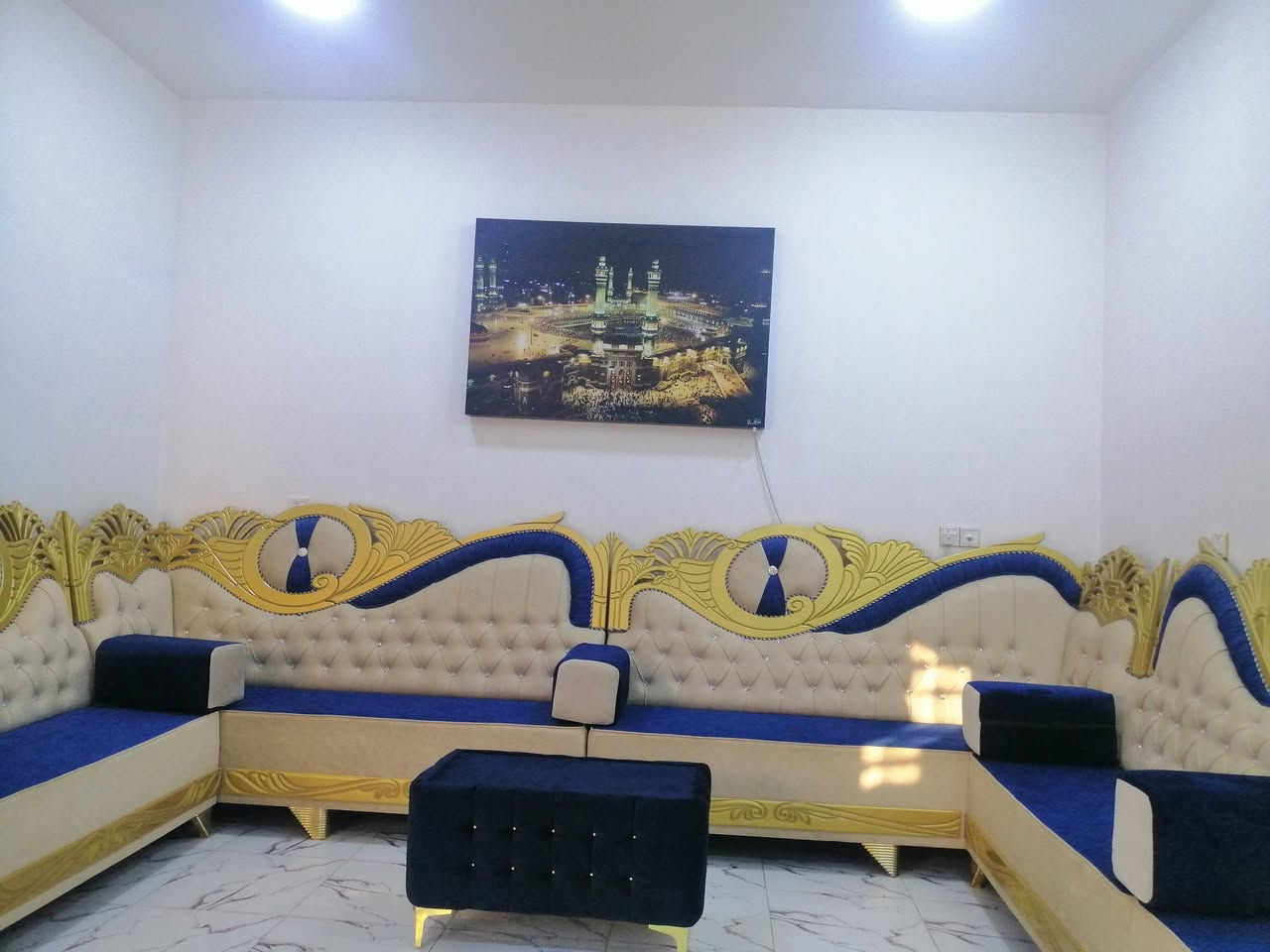 مشتمل للبيع في الفلوجه حي الشهداء قرب جامع الأنبياء مساحه ١٢٥ على حديقة بناء حديث طابق ونصف يحتوي 2 غرف نوم وصاله عدد واستقبال ومطبخ و2 حمامات داخليه وخارجيه شارع 10 تبليط السعر ١٠٥ مليون وبي مجال بسيط للاستفسار مراجعة مكتب القمه للعقار او الاتصال على الأرقام التاليه *********** ***********
