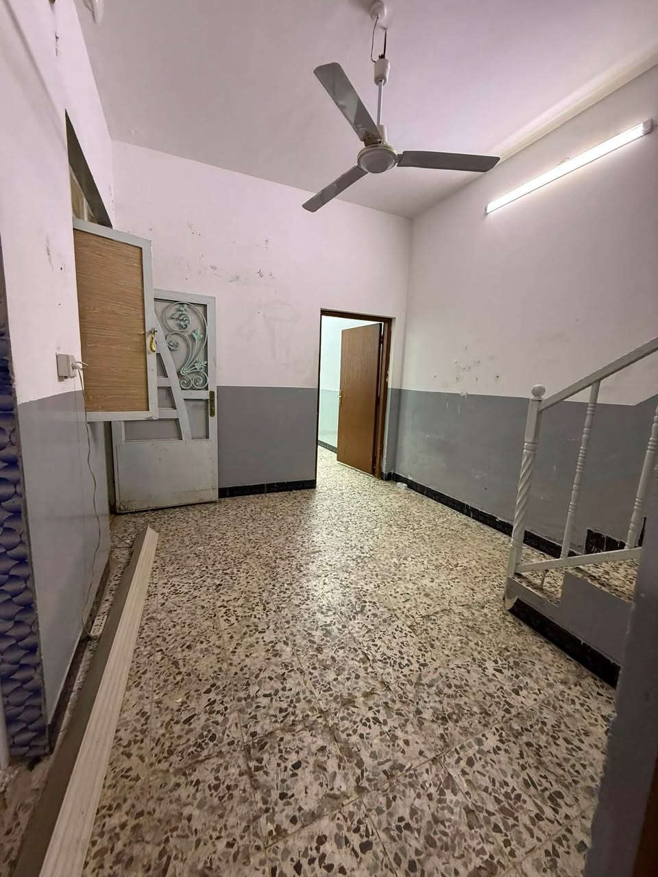للايجار …للايجار 
📍حي الطاقة مجاور سنونو مقابل حي السلام
🏠بيت مساحة 100 م طابقين 
يتكون من 
▪️2 غرف نوم 
▪️صالة 
▪️استقبال 
▪️مطبخ 
▪️حمامات داخلية وخارجية 
***********
