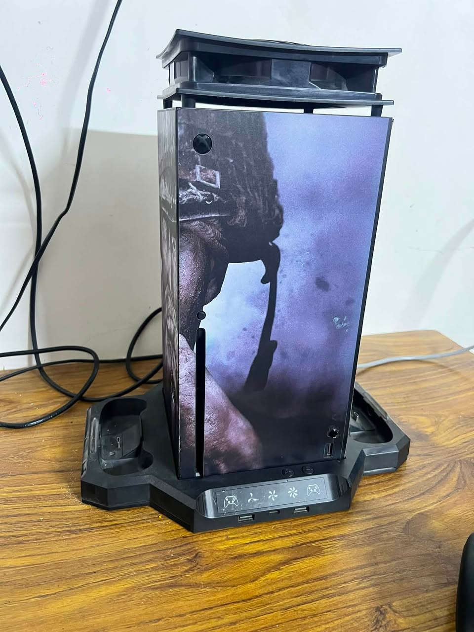 سلام عليكم.  عدني XBOXS سيريس X.
الجهاز كلش جديد مستعمل شي قليل 
ويا كيم باص الشهر 8 يلا يخلص 
والجهاز برغي مامفتوح و كامل ملحقاتة و منافذة جديدة  ويدات 2 ويا و كارتونة 
السعر 750 الستفسار وتساب ‏‪***********‬‏
