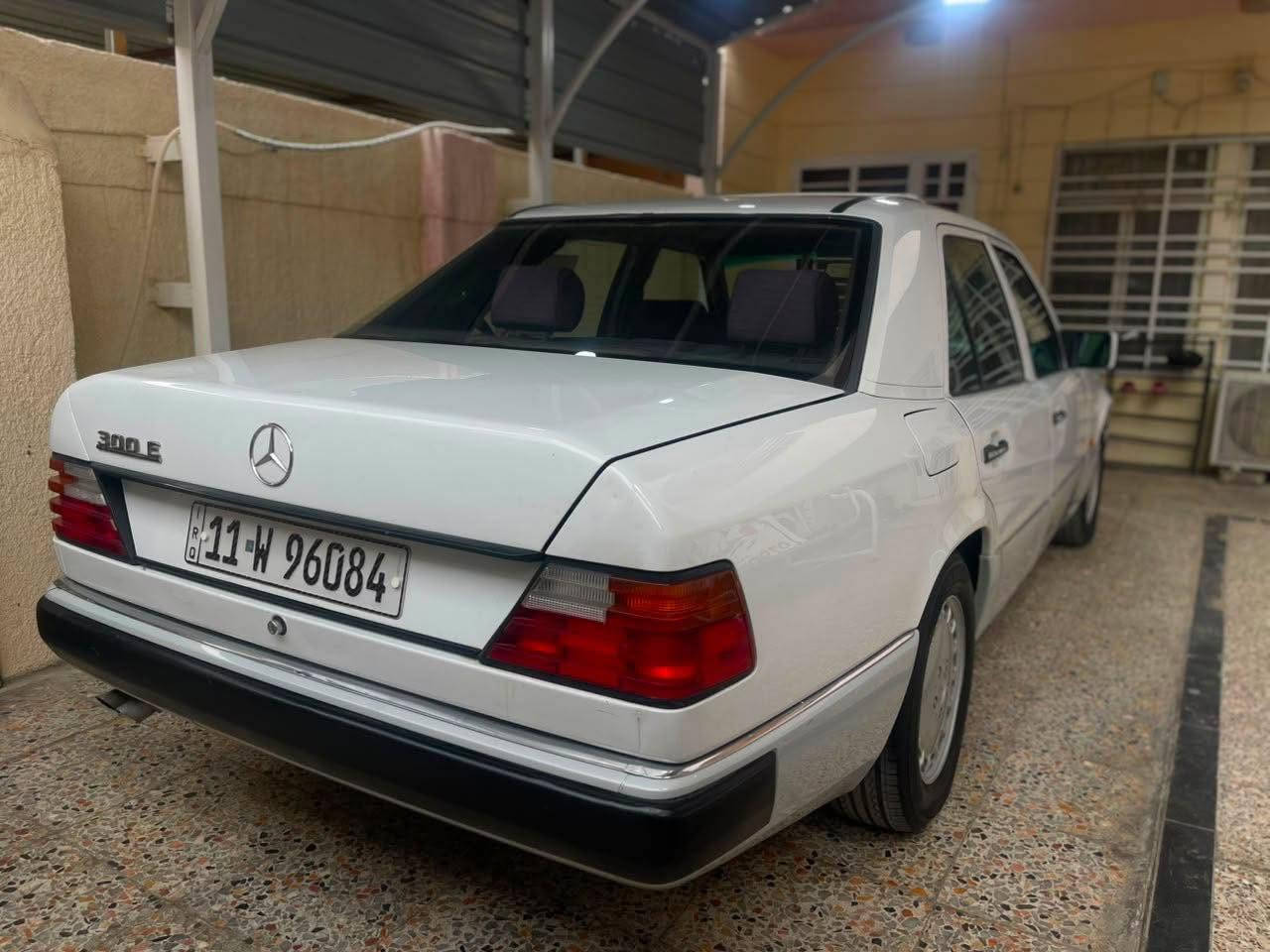 مرسيدس E300 • وارد اليابان • 4 قطع صبغ
