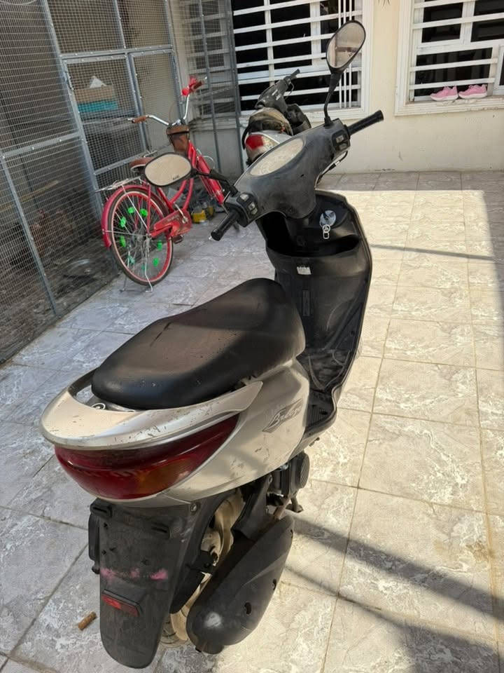 سلام عليكم 
دراجه بريز للبيع جاهزه ونضيفه ومابيها اي ملاحضه مكينتها ممفتوحه وجديده سلف أشاير هورن لايتات البك لايت كله شغال وجديد مكاني بغداد البياع السعر650 الف وبيها مجال ✨
*********** رصيد واتساب موجود .

