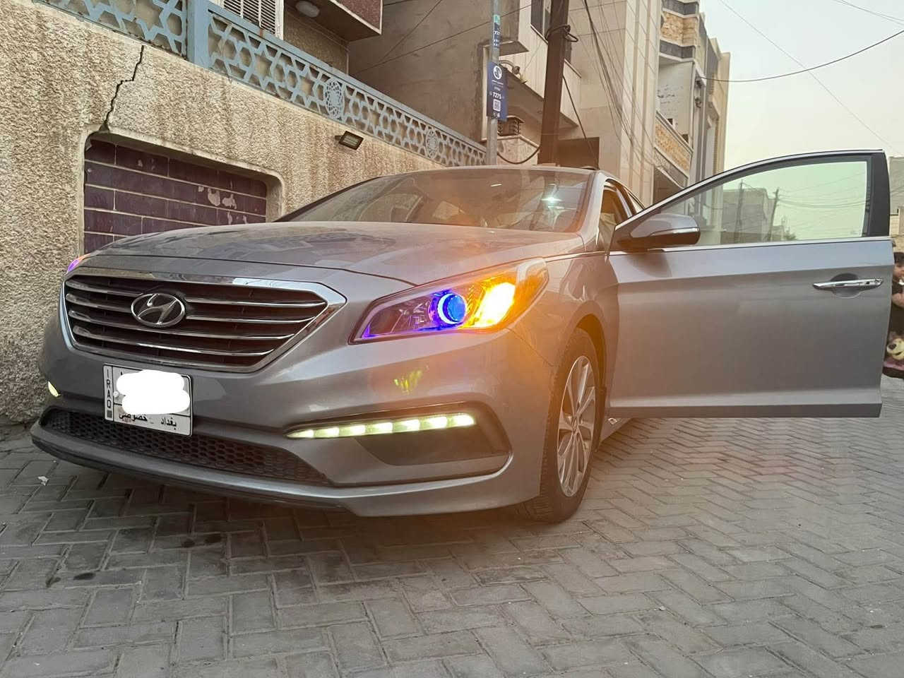 السلام عليكم 
للبيع فقط 
سوناتا 16 سبورت امريكي 2400 gdi حادثهة جنطة ودعامية خلفية موضحة بالصور ماشية 94 الف حقيقي رقم بغداد 
الموصفات 
بصمة ونظام ترحيب عند الاقتراب 
رادارات خلفية 
فتحة 
اشاير بالمري 
تحكم ستيرن كروس سرعة 
3 انظمة (سبورت - ايكو - عادي) 
تبريد قطعتين خلفي امامي 
كشنات جلد ومخمل تدفئة بالكشنات الامامية 
 كامرة دوارة
المحرك لوك ممفتوح ابدا غير للادامة هاي الي يسون عليهة دعاية 
السيارة بيهة شخوط بالبنيد فقط سيارة كاملة قبل ايام مسويلهة حمام وبولش تشغل وتطلع وين ميعجبك 
السعر 123 وبيهة مجال وخادم 
الي تخدمه السيارة خادم اله والي متخدمه على راسي 
مكان السيارة بغداد / الغدير / شارع التوت 
للاستفسار *********** بغداد, العراق
