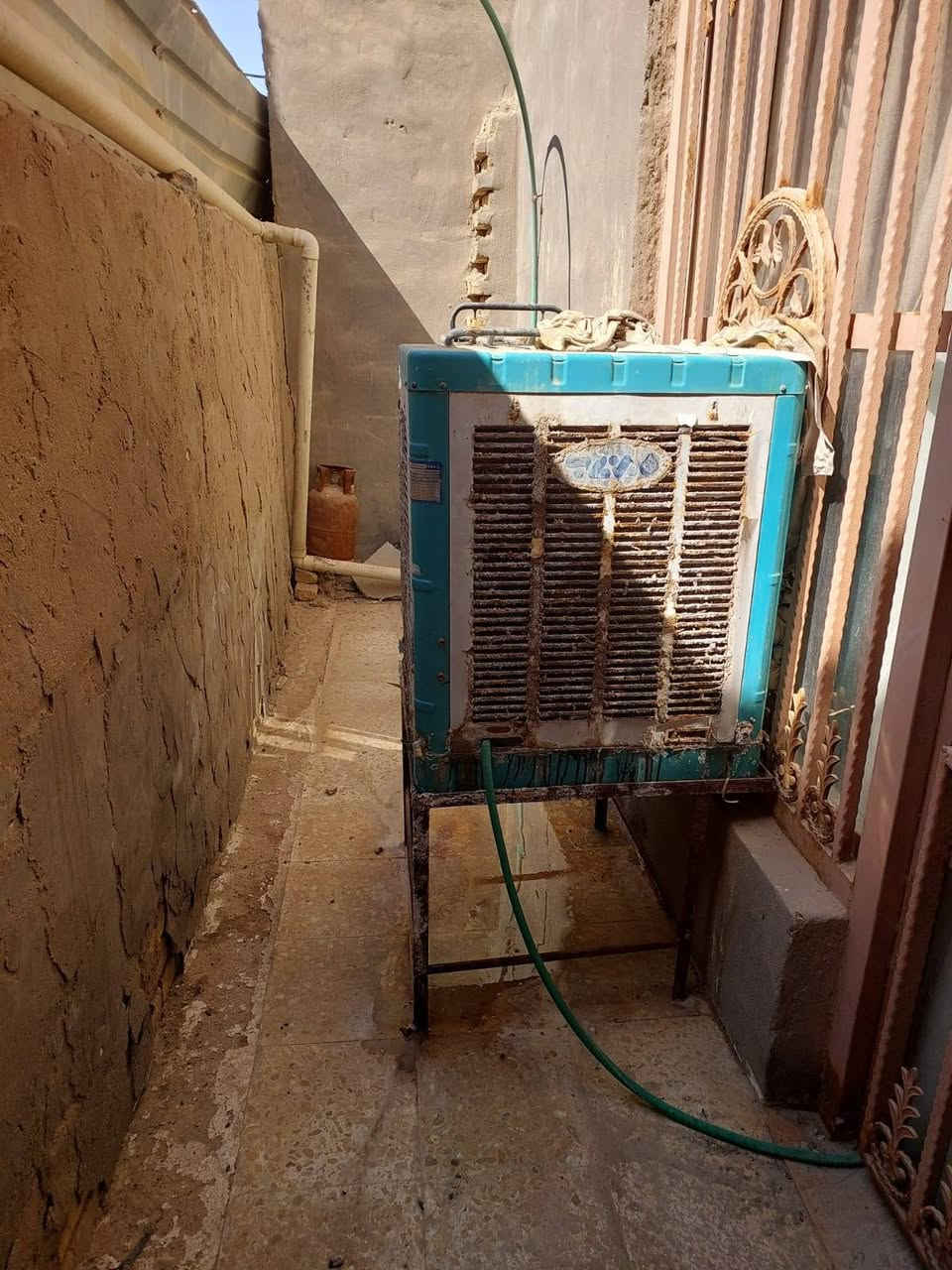 مكلفه بنشر غراض بيت كلمن وسعره نضيفات كلش أي ضرر ما بيهن ***********

