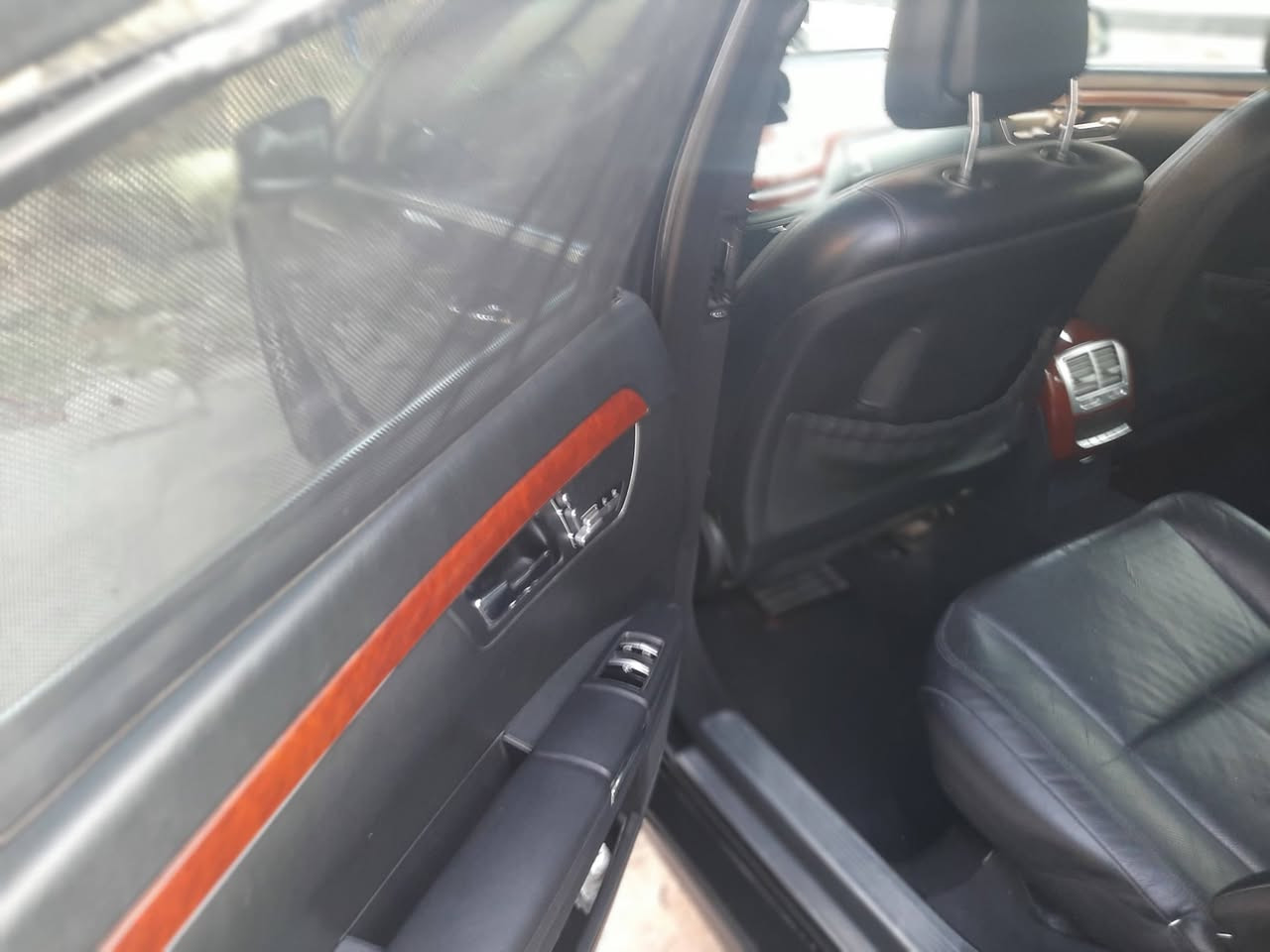 السلام عليكم s350 موديل 2009باب طويل مواصفات معروفة رقم بغداد مميز السعر ١٧٥
***********
