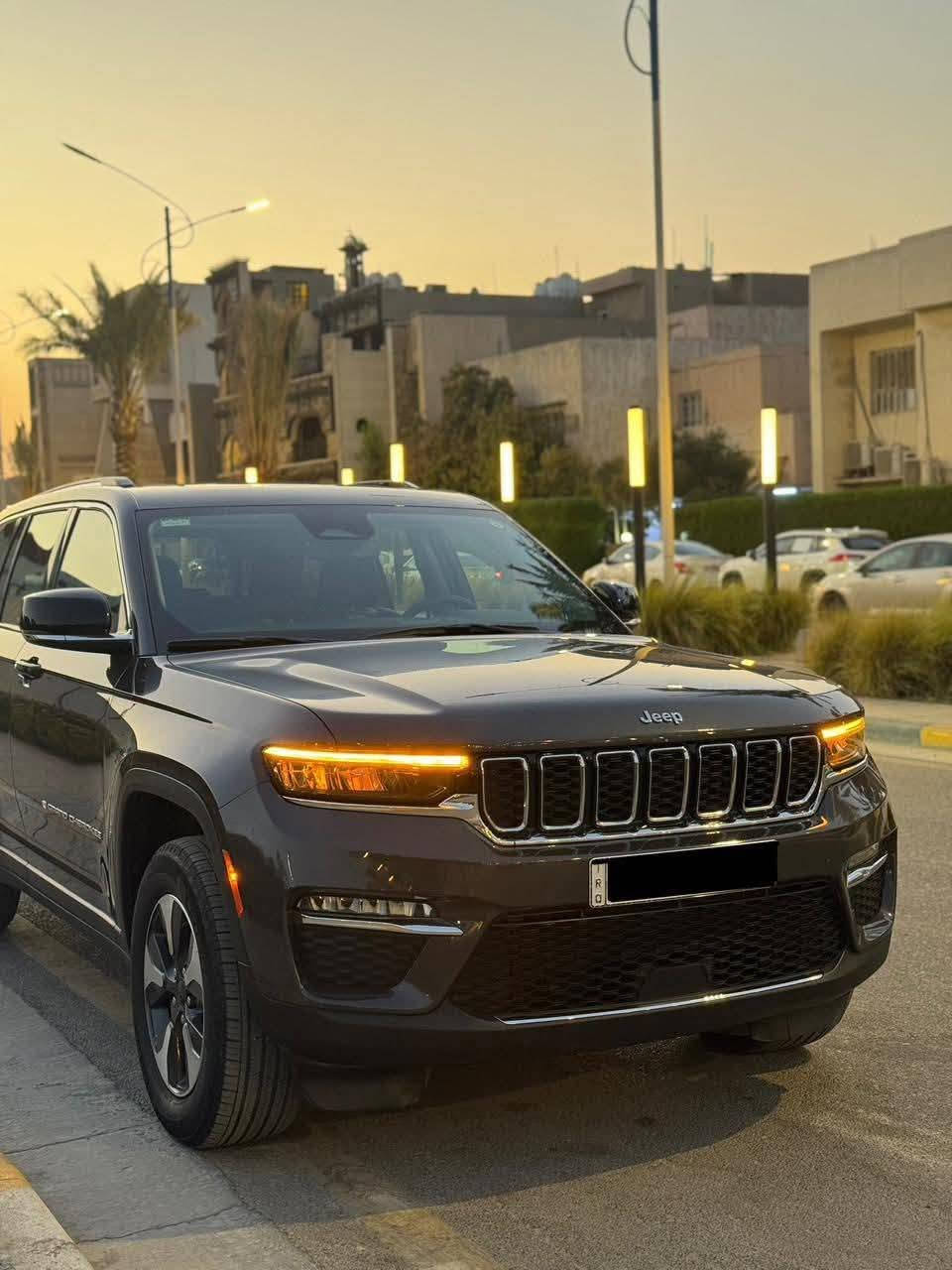 � للبيع | Jeep Grand Cherokee 4xe Hybrid 2023 🔥
🚘 اللون: رصاصي غامق
🇺🇸 وارد أمريكي
📸 صور الحادث مرفقة بالمنشور

⚡ المواصفات:
• 2.0 Turbo + Hybrid Plug-in
• شحن منزلي 🔋
• تمشي تقريبًا 50 كم كهرباء فقط
• دفع رباعي 4×4
• فول مواصفات 1/1
• 5 راكب
• رادار 360°
• تحديد مسار
• حساسات خلفية
• تبريد مزدوج
• 5 أنظمة قيادة
• بانوراما
• كير موس
• بصمة + هاند بريك كهربائي
• مقود جلد + تدفئة
• شفتات ستيرن
• إضاءة LED
• تدفئة كشنات
• رقم بغداد الجديد مميز ⭐

💰 السعر : 31,000$
🤝 بيه مجال بسيط

📞***********

 وارد أمريكي — سيارات مختارة بعنايه
