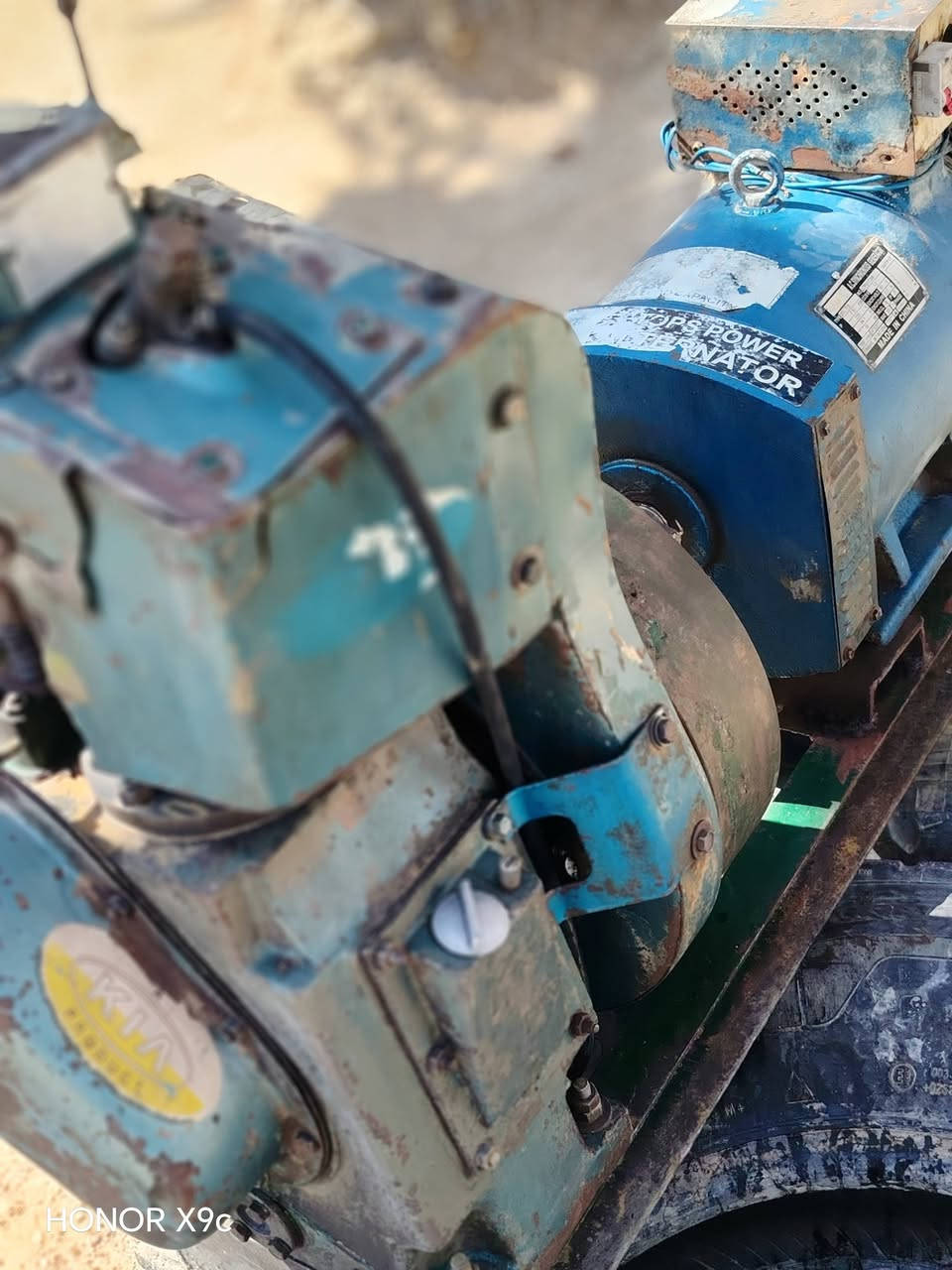 مولده للبيع محرك هندر 10 حصان  وراس توليد 7.5kw شرط ملف نحاس 100٪المحرك جفته تجفيت كامل واشتغل شهر وانترك اخوكم وخادمكم ابو امير اتصال ***********
***********🌏 @إشارة
