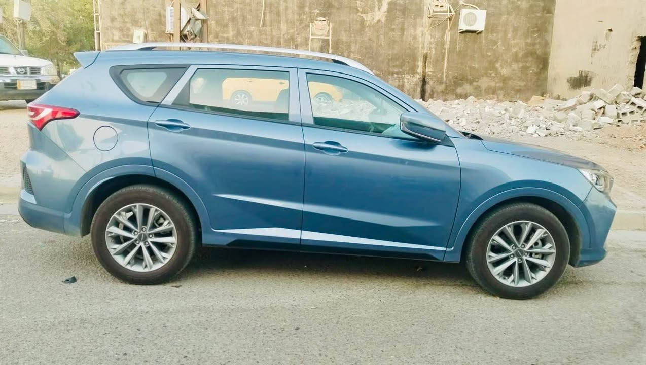 جيتور X70 للبيع فقط بدون مراوسة
موديل 2023 
مواصفات فول 
كلين بدون صبغ بدون شخط وبدون رصعه 
هزة وسنوية جديد
سنويه بسمي 
بيه بطاقة بانزين
ماشي 23 الف 
كير محرك تبريد شرط مامفتوح 
السيارة جديدة 
السعر 122 وبيه مجال للطيبين
*********** كركوك, العراق
