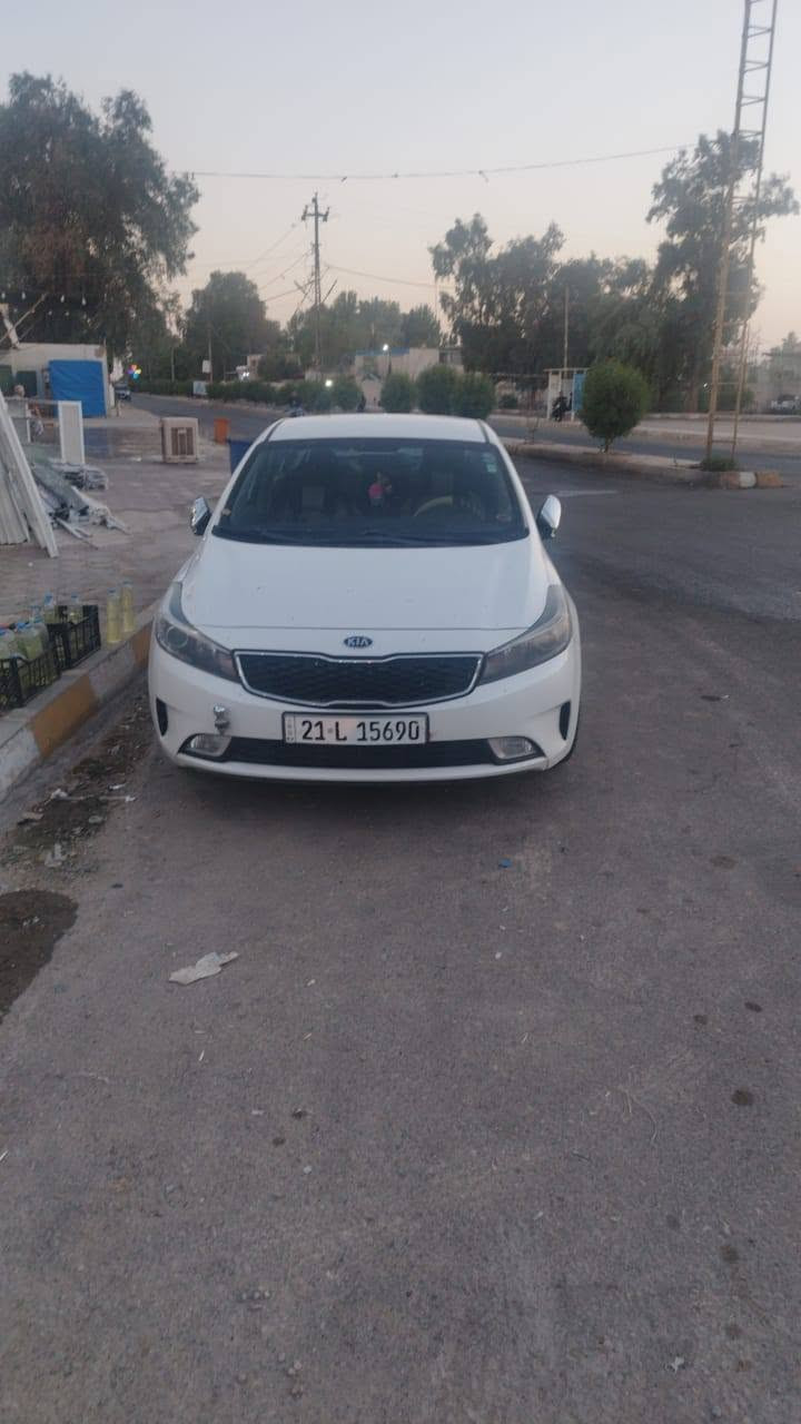 سلام عليكم سيراتو موديل خليجي 2018ماشي200الف محرك 1600نظيفه مال بيت ب اسمي سنويه ل2030سعرها120مجال***********
