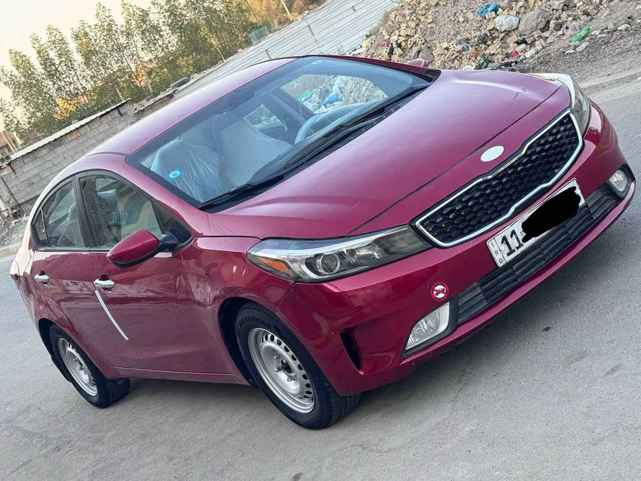 كيا فورتي 2018 وارد امريكي مواصفات الS حادثها جاملغ وبنيد 
رقم بغداد باسمي 
كير محرك مكفولات تبريد ثلج صدر خلفي امامي جديد تخم تاير ووياله جدد
السعر 94$ وبيها مجال
مكاني بغداد
***********
