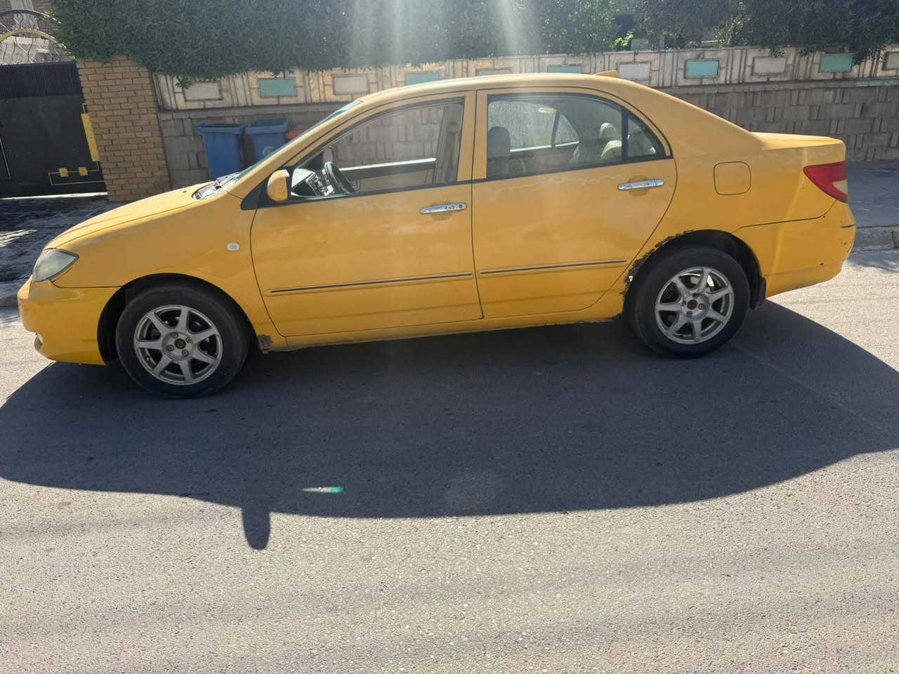 سلام عليكم بوايدي موديل ١١سياره بلاديه
تبريد ثلج سياره بسمي شرط تحويل السعر ٢٨ وبيهه مجال
بيهه بابين جهة عكس سايق ***********اتصال وبالخدمه 
ملاحظه مكلف بالنشر عنوان بغداد حي جهاد
