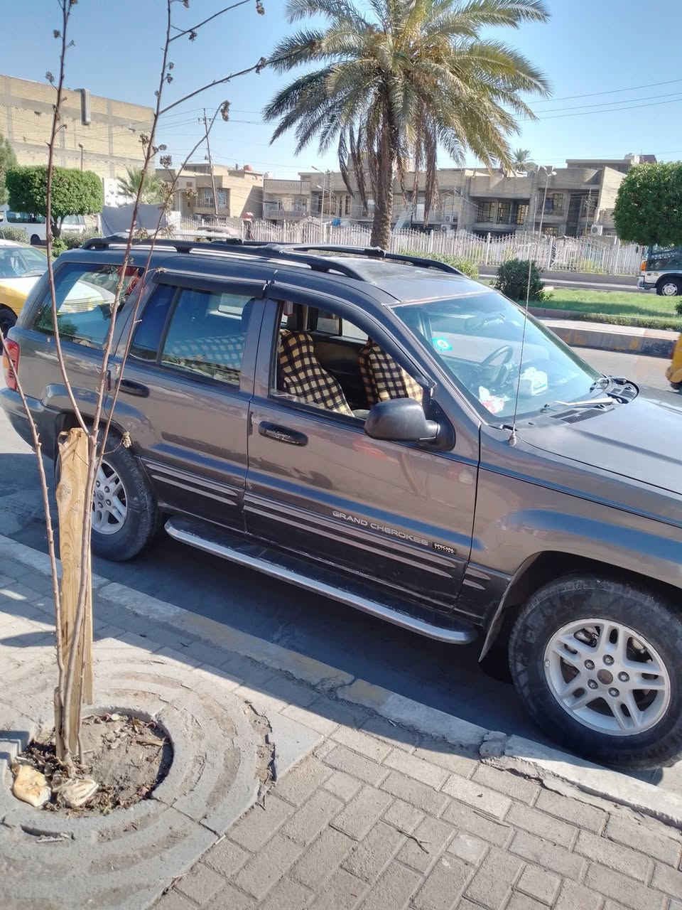 السلام عليكم سيارة جيب شيروكي مديل 2004 رقم بغداد انكليزي،مشروع وطني وسنوية جديدة بأسمي .گير ومحرك +طخم تايرات كهربائيات جيدة.
٦٥ ورقة وبيها مجال؛ الشراي يتصل على هذا الرقم:
‏‪***********‬‏
مكان السيارة مدينة الصدر الاورفلي، السيارة مال جناي.
