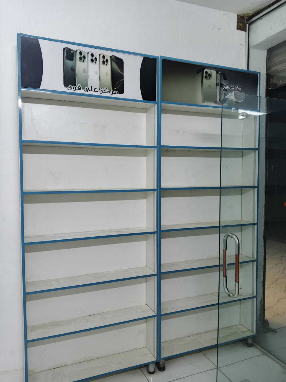 سلام عليكم فاترينات وميز للبيع بسعر مناسب مكاني بغداد الحبيبه ***********
