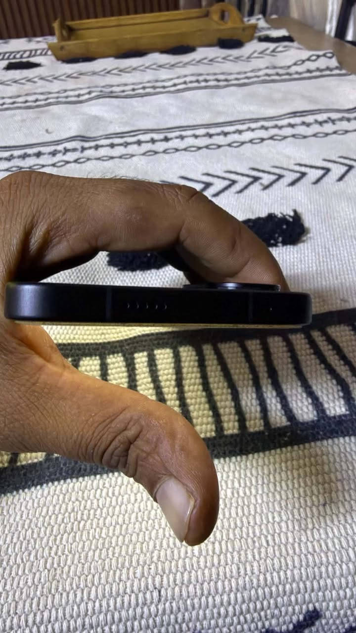 بوكو اكس 8 برو ماكس اسود طافي
ذاكرة 256 مستخدم شهر اخو الجديد
بطارية 100 دورات 45
غراضة بالكارتونة مممستخدمة 
ويا 4 كفرات ماركة واحد درع برتقالي 
مكاني بغداد زعفرانية ***********
