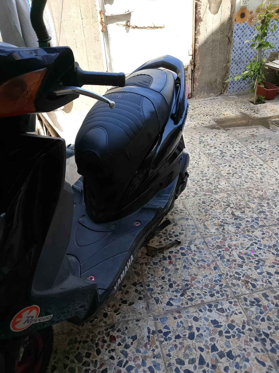 سكنس فحل نوزل الدراجه نظيفه كلش ومزوده بلادي ومكينه خرسه وطستها حلوه سعرها 750 للاستفسار اتصل ***********
