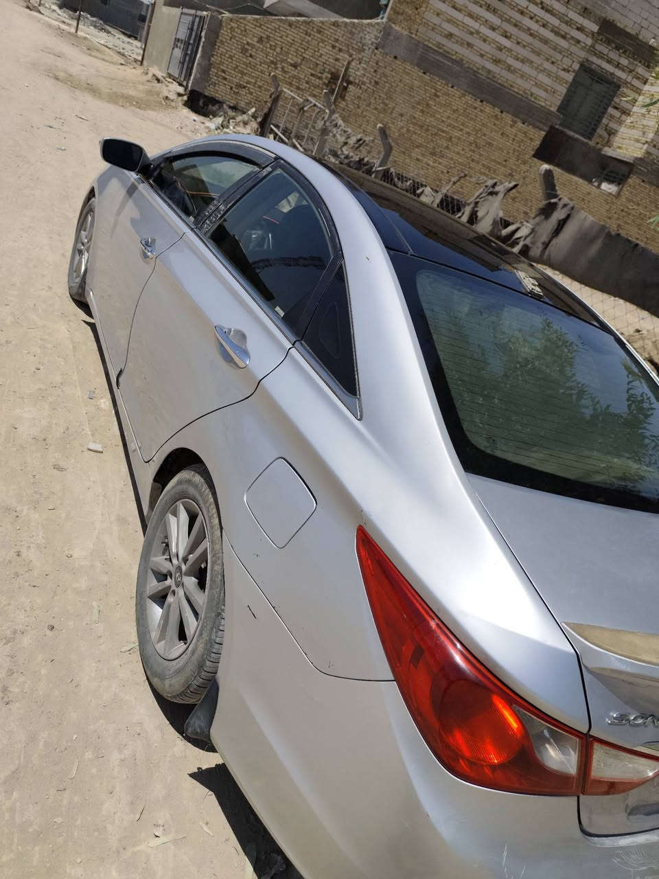 سوناتا 2012 امريكي فول limited 
بصمه تشغيل +ابواب+جنطه
بانوراما 
تبريد قطعتين  ثلج +تدفئه شغاله
شاشه جبيره 
تحكمات +شفتات ستيرن 
نظام eco اقتصادي 
سستم صوت انفنتي فول
مانع انزلاق
مثبت سرعه
محرك 2000 تيربو كله ادير بانزين عادي ماكو قطره دوانز
السياره كلين بدون ضربه ماعده طخه بخشم جاملغ موضحه بالصور السياره بيها صفحه كلير فقط مكفوله من الضربه والحادث والتبديل والفتح كلها ليبل واحد
السعر 100 وبيها مجال 
مكانها بابل المركز شارع ١٠٠
***********
