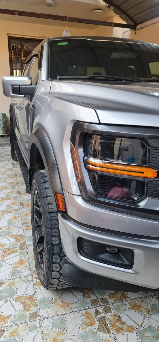 للبيع FORD  F150 موديل 2024 فورويل 4×4
ماشيه 20 الف لون مميز سنويه جديده قبل شهر رقمتها
بجم كبس بوووون ايرباك حادث جاملغ خلفي مبدل وباب
نص فول سستم ترفيع من امريكا وتهبيط من الخلف
دبل صالنصه نضام اكزوز بلادي مع الدعاميه الخلفيه ام الفتحات وحساسات ورادار بلادي 360 درجه تحديد مسار
ومثبت سرعه شاشه جبيره عداد ديجتل نقطه عمياء 
 بلادي نفخات رابتر وسبايدر خلفي ومطريات
ويل وتاير جبلي سعرهم 20 ورقه  محرك  V6 دبل توربو
رايدها ب 350  مكان بغداد ***********
