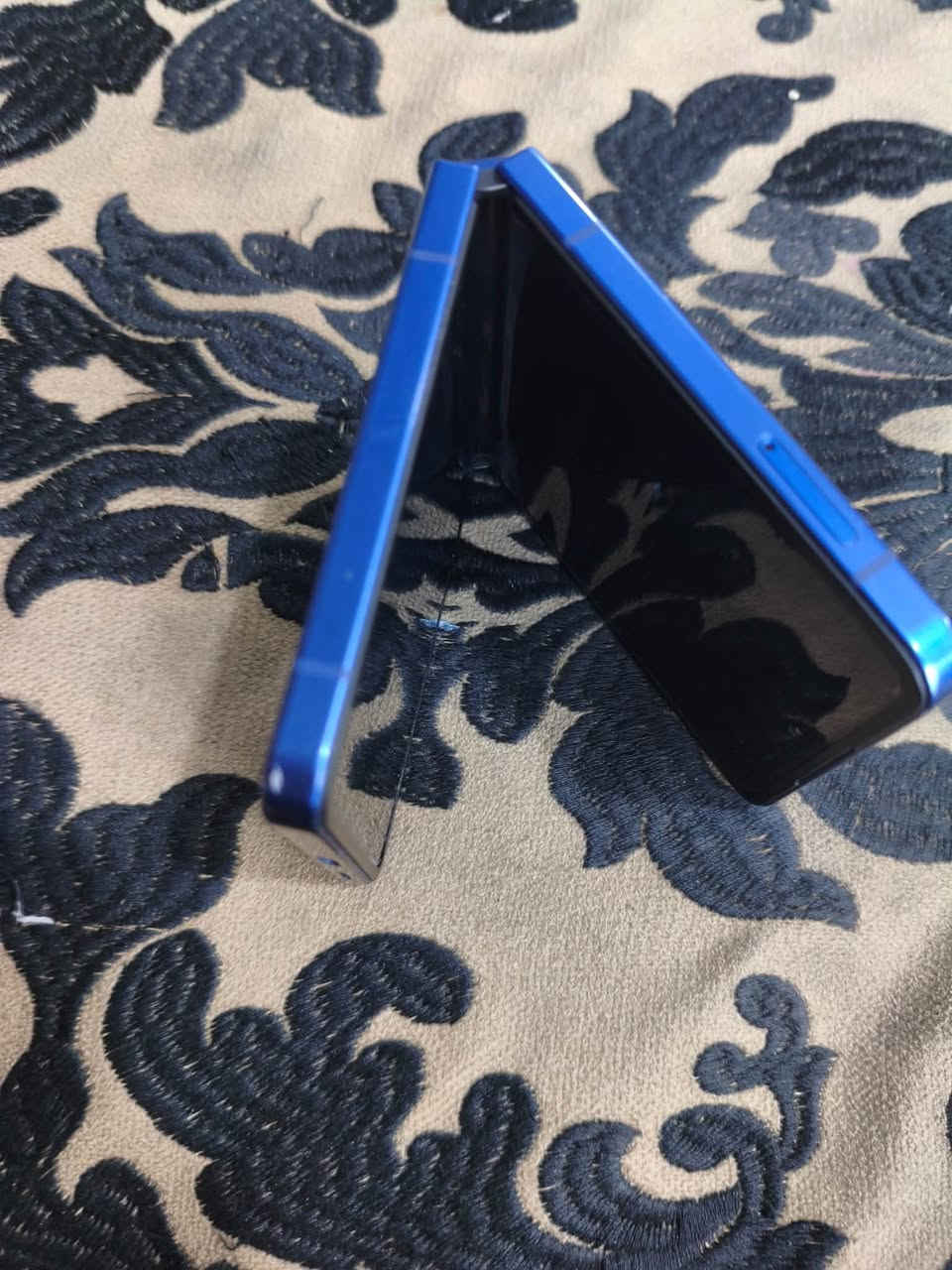 سامسونج Z فليب • ٢٥٦ • حي العامل