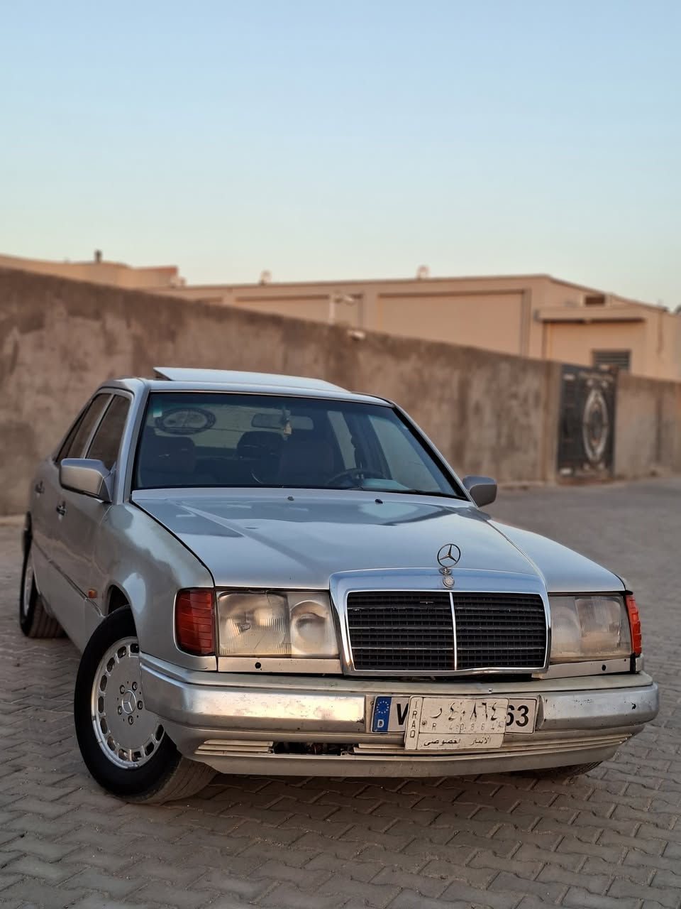 موديل 1993 بلادي 
دب بلادية للأخير 
مكينة وكير 300 عنكبوت جديد 
قواعد دبلات بلادي بدون تصليح
سيارة بدون ضربة 
فتحة سلايد طگتين 
كهربائيات كلها شغالة بلادية 
رقم انبار شرط التحويل اكاتبك وي راعيها 
سنوية عضم لل 2028
مكاني نجف السعر 42 ورقة 
إتصال هاتفي فقط رجاءا 
***********
