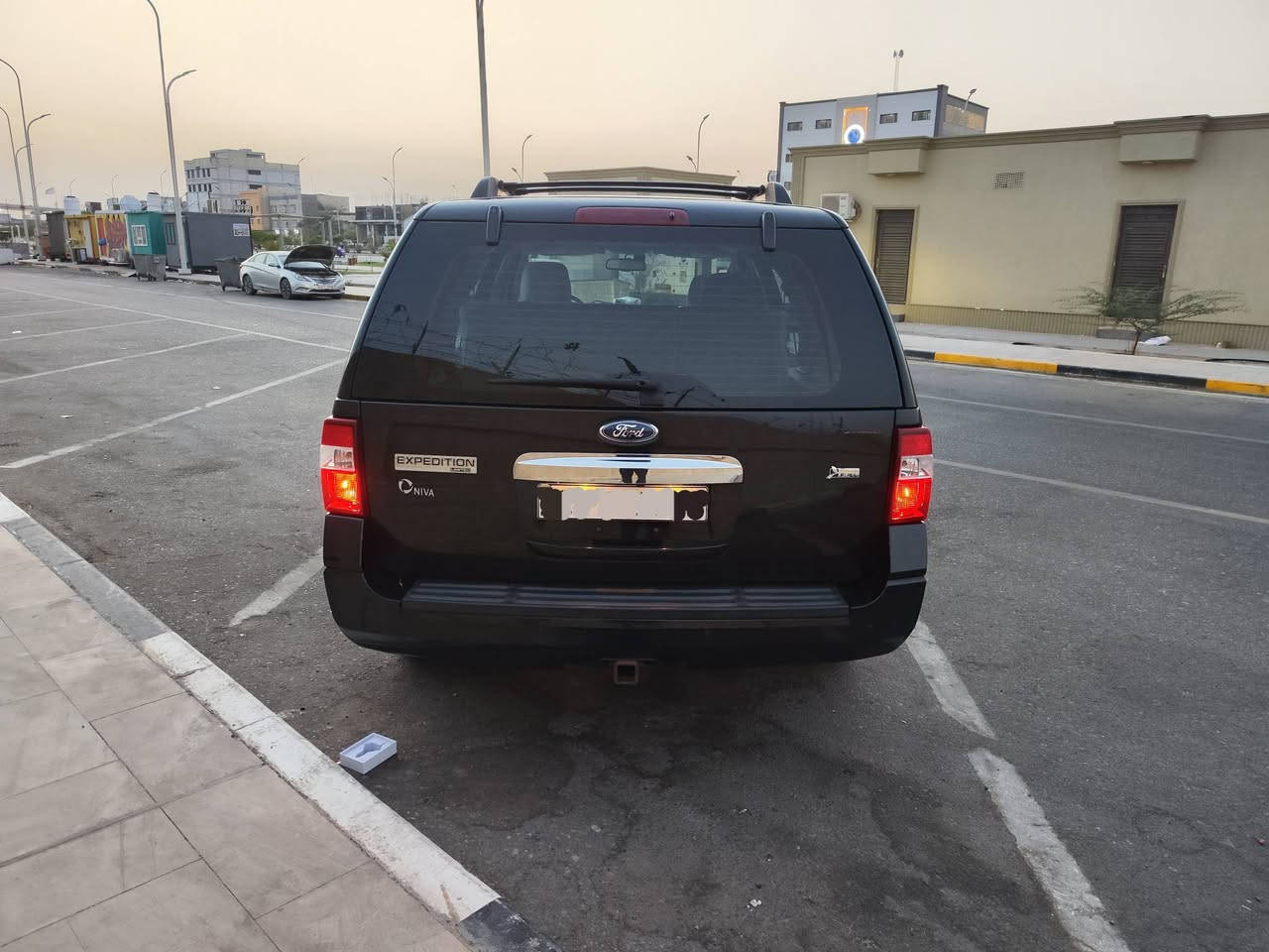 Ford Expdition Limited فورد اكسبيدشين فول
﷽

Ford Expdition Limited 

وارد خليجي شركة نيفا مكفولة كفالة عامة حتى الدعاميات، بيها بس مكان بارد كلش بسيط

موديل:2014

مكينة: V8 5.4L 

ماشية: 97 الف حقيقي

المواصفات 
:- سلايد 
:- كشنات جلد حاليا بيها تلبيس أصلي مال اكسبيدشين 
:- دوسات كهرباء 
:- فور ويل 4×4
:- 7 راكب  
:- كاميرا 
:- صندوق كهرباء 
:- كشنات كهرباء + خزن
:-كشنات الخليفة كهربائية + مري
:- كشنات تدفئة + تبريد 
:- رمز باب
:- 3 قطع تبريد مركزي
:- تحديد سرعة 
وبعد المواصفات المعروفة 

السيارة جاهزة بدون اي نقص
كير ومحرك السيارة جديدة تخم تاير جديد 

شرط التحويل 
مكان السيارة :- البصرة رقمها سليمانية وصاحبها بل بصرة بشرط التحويل مباشر

السعر / 18,700 يعني 187ورقة
 
للتواصل على هذا الرقم ***********
