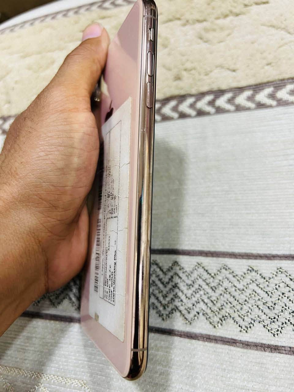 السلام عليكم 
لبيع جهاز جديد نضيف مامفتوح XS برو ماكس ع فحص بطاريته77ذاكره256سعره 300قفل مكاني بغداد الزعفرانية 
***********

نص مكتوب في الصور:
- 7:17 البطارية حالة البطارية والشحن رسالة مهمة حول البطارية حالة بطاريتك متدنية جدًا. يمكن أن يبدل أحد مزودي خدمة Apple المعتمدين البطارية لاستعادة الأداء والطاقة القصويين. العثور على خيارات الخدمة... الحد الأقصى للقدرة 77% هذا قياس لقدرة البطارية مقارنة بقدرتها عندما كانت جديدة. قد تتسبب القدرة المنخفضة بتقليل ساعات الاستخدام بين عملية الشحن والأخرى. أقصى قدرة للأداء تدعم بطاريتك حاليًا الأداء الطبيعي وقت الذروة. شحن البطارية المحسن للحد من استنزاف عمر البطارية، يتعلم الـ iPhone من عادات الشحن اليومية، بحيث ينتظر ولا يتجاوز 80% حتى يحين موعد حاجتك إلى استخدامه. الشحن بالطاقة النظيفية في منطقتك، سيحاول iPhone التقليل من البصمة الكربونية من خلال انتقاء وقت الشحن الذي تتوفر فيه كهرباء بانبعاثات كربونية منخفضة. يتعلم iPhone من عادات الشحن اليومية، بحيث لا يشحن بالكامل حتى يحين موعد حاجتك إلى استخدامه. معرفة المزيد...
- 7:17 8il.. رجوع حول الاسم iPhone إصدار iOS 18.7.10 اسم الطراز iPhone Xs Max رقم الطراز MT5Q2LL/A الرقم التسلسلي FK2XDASFKPHJ انتهت صلاحية التغطية القطع وسجل تاريخ الخدمة الأغاني 0 الفيديوهات 367 الصور 908 التطبيقات 29 السعة 256 غ.ب. متوفرة 194.33 غ.ب. Wi-Fi عنوان F8:38:80:59:D5:EA