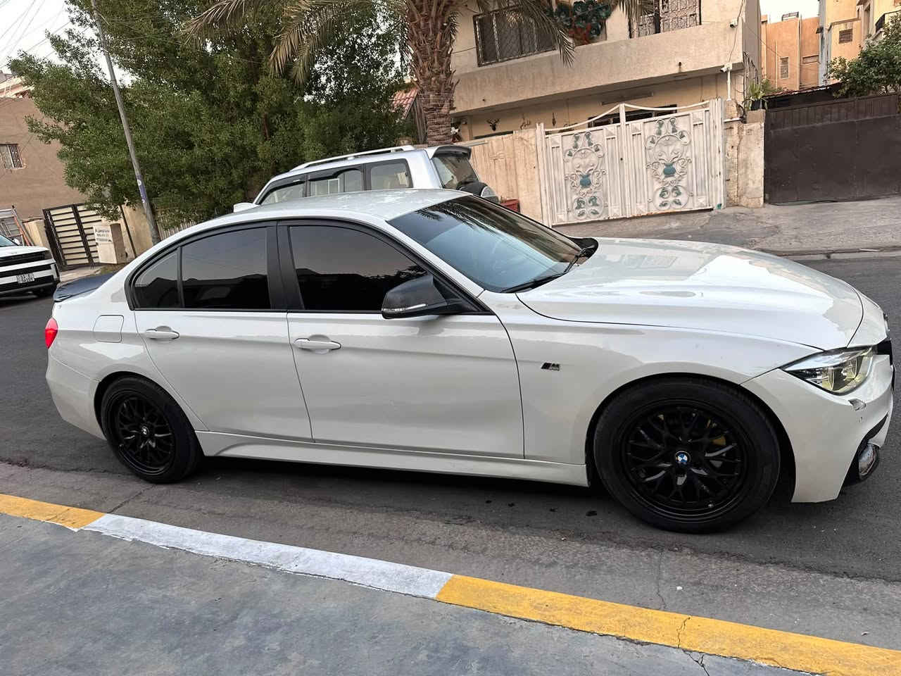 للبيع او مراوس BMW320i رقم اربيل2018  باسمي سنويه وهزه جديدة وباج تضليل 80/100جديد سياره مصروف عليه هوايه كير محرك صدر تخم تاير جدد مواصفات فول عدا الفتحة مقاعد جلد  ذاكره كهرباء تدفئه مقاعد دشبول دجتل 5مودات متغير 4اوضاع قيادة لدات داخليه تضليل اصلي امريكي بي ظمان سنه لايات LEDدواره  ويل كب تو سايز اصلي رياضي دعميات m3 داخل مغلف كاربون فيابر دركه ستيرن كاربون فيبر  شفتات بالستير سستم سماعات 🔊 boos السعر 150ورقه مكان السياره بغداد اليرموك للاتصال *********** صبغ جاملغ وبنيد فقط
