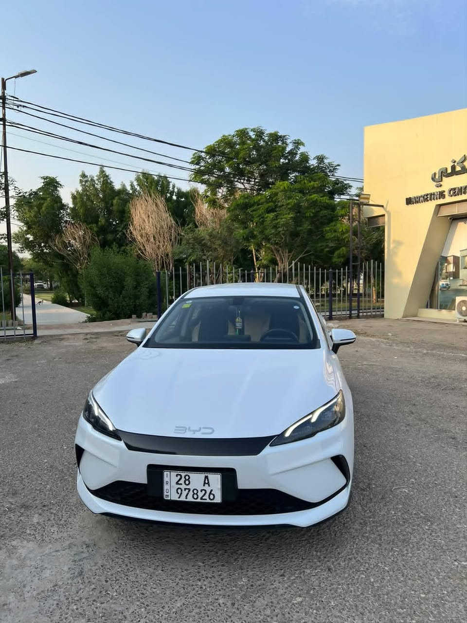 سلام عليكم 
سيارة بي وايدي سيل 5 ماشية 5000 كهرباء و 2000 محرك مجموع 7000 مكفولة كفالة عامه من الطخه والضربة والصبغ تحويل ثاني يوم رقم نجف باسمي  عنواني النجف كوفة رقم الهاتف *********** اتصل وبيك خير وتدلل
