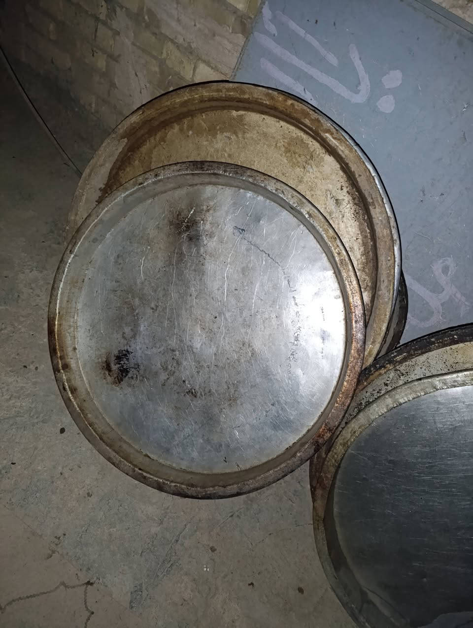 صواني • ٨ إكبار • تحتاج تنظيف