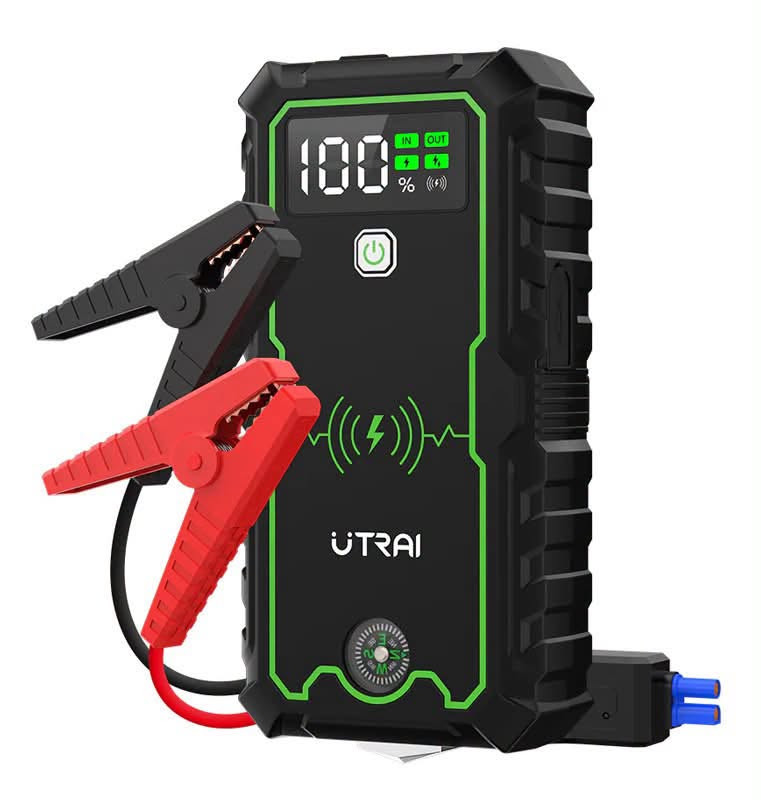 يعتبر جهاز UTRAI JS-1 Pro منصداً وبنك طاقة محمولاً قوياً ومتعدد الاستخدامات للطوارئ على الطرق 
تيار الذروة: 2500 أمبير، مما يجعله قادراً على تشغيل السيارات البنزين حتى 8.0 لتر والديزل حتى 7.0 أو 7.5 لتر (12 فولت).سعة البطارية: 59.2 واط ساعة (Wh الشحن اللاسلكي: يدعم الشحن اللاسلكي بقدرة 10 واط.المنافذ: يحتوي على منفذي USB ومنفذ USB-C للشحن والإدخال. 
مصباح LED: مصباح طوارئ بـ 4 أوضاع إضاءة (عادي، وميض، SOS، وإضاءة تحذيرية)جديد السعر 75 الف

نص مكتوب في الصور:
- 10Wワイヤレス充電 幅広い互換性、95%の携帯モデルの充電に対応 優れた汎用性 他の12Vデバイスに電力供給可能 携帯端末 車載掃除機 エアコンプレッサー
- 大容量バッテリー/長時間待機可能 すべてのガソリン車/8.5Lまでのディーゼル車対応 満電で最大 30回 使用可能 スマホを最大 4回 使用可能 6000A ピーク電流 大排気量車でも一瞬に始動させる