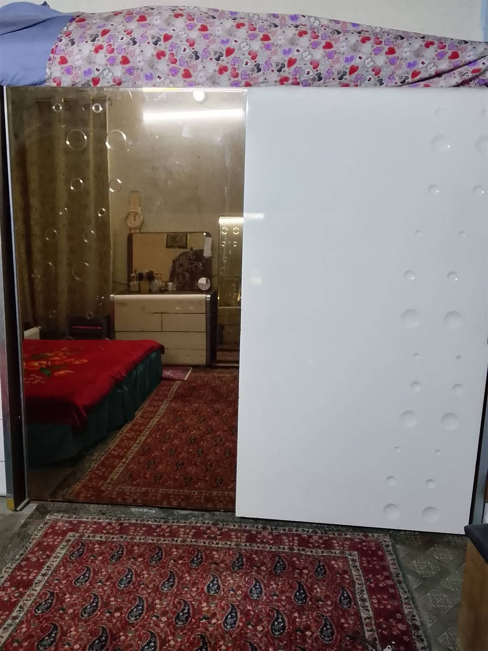 غرفه نوم للبيع مستعجل علىه بيعته سعر 400الف بيها مجال حك جيه مكان بغداد زعفرانيه هاذا رقمي ***********
