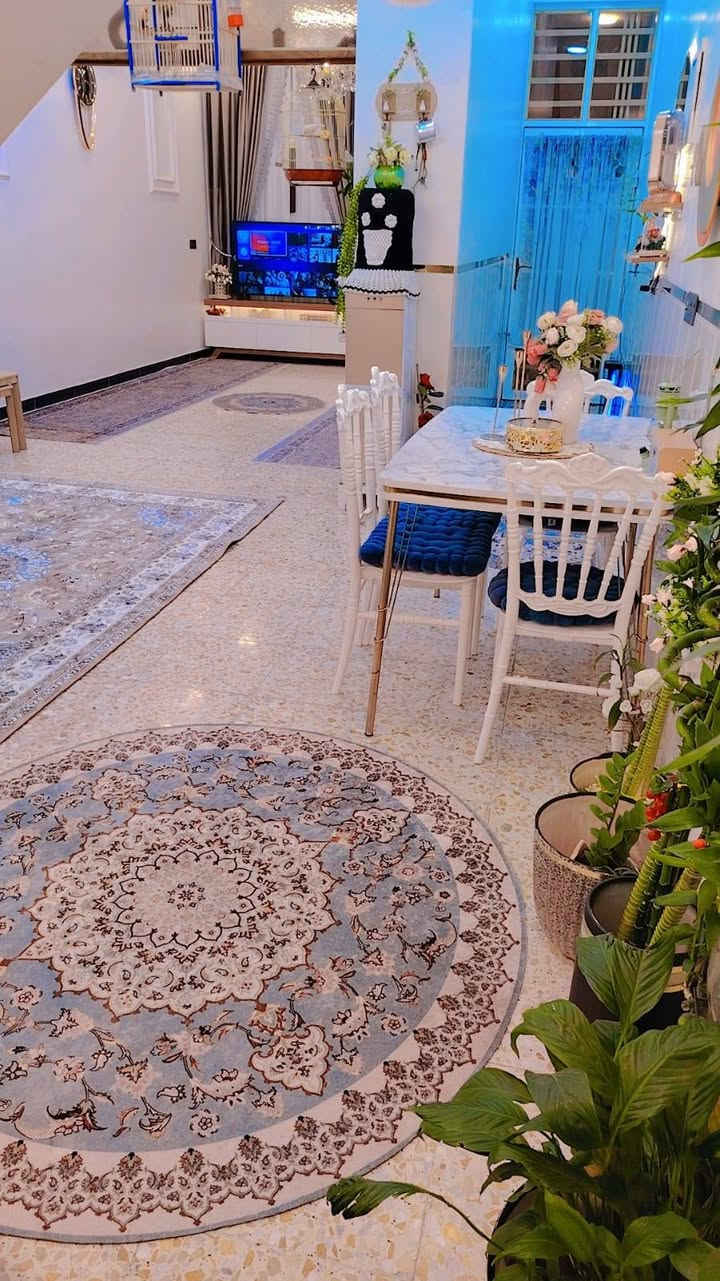 السلام عليكم بيت للبيع طابو صرف البيت باسمي الكفاءات مقابل الشماعيه 100متر *********** قرب ساحه علي قاسم
