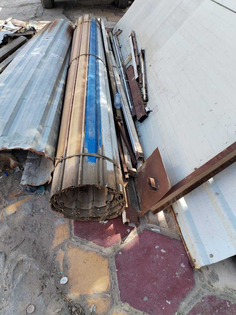 باب محل (كبنك) 
العرض 3.500 والارتفاع 4
مع رفوف محل *********** عمارة, ميسان
