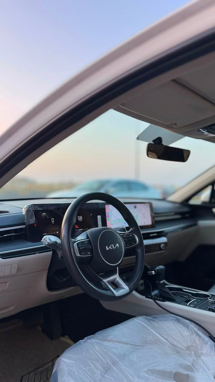 سلام عليكم ..
كي فايف K5 
مديل 2025 وارد خليجي .. كفاله عامه 
فول مواصفات 
ماشيه 40KM 
العنوان: البصرة 
رقم موبايل : ***********
