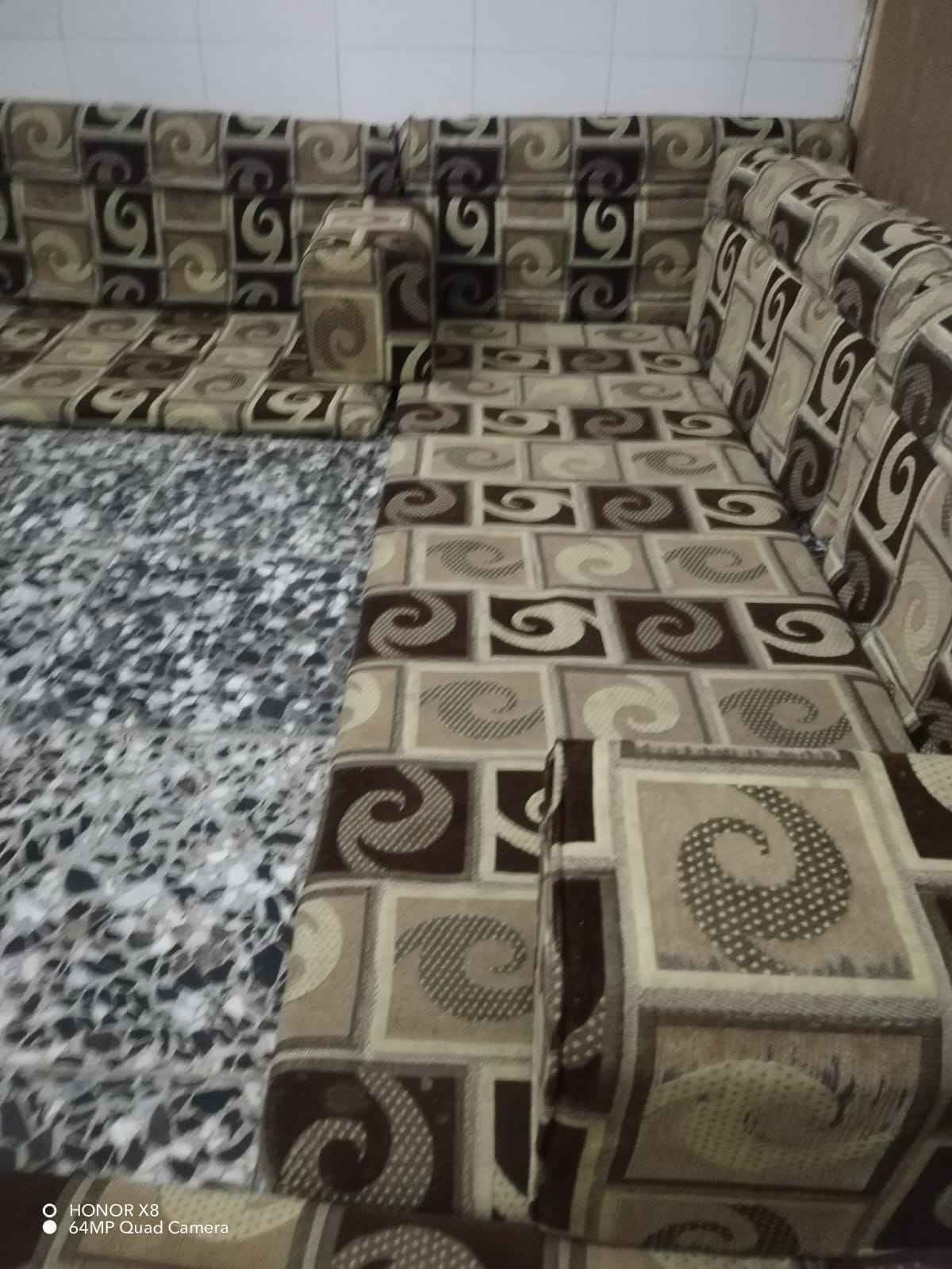 جلسه عربيه ٧ دواشك ١٤ متر سعرها ١٥٠ مكانها نجف حي ميسان مقابيل العسكري *********** بيه وتساب Singapore

نص مكتوب في الصور:
- O HONOR X8 64MP Quad Camera
- HONOR X8 64MP Quad Camera
- O HONOR X8
- 64MP Quad Camera
- HONOR X8