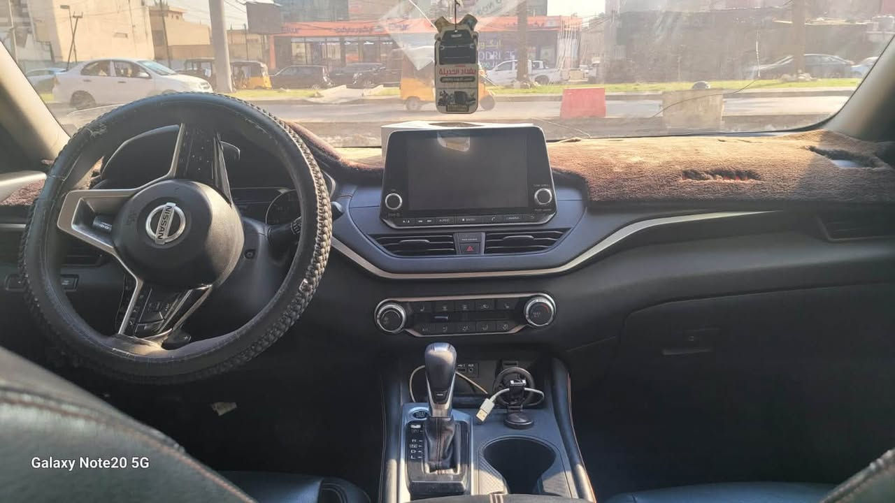 نيسان التيما ٢٠١٩
مواصفاتها sr معروفة 
بدون دواخل فقط ايرباك ستيرن بدون شواصي بدون لغود 
مكينة بالجيس كير كذلك 
٣ قطع صبغ جاملغ والبنيد الصندوق فقط 
مكانها بغداد الكاظمية 

***********
