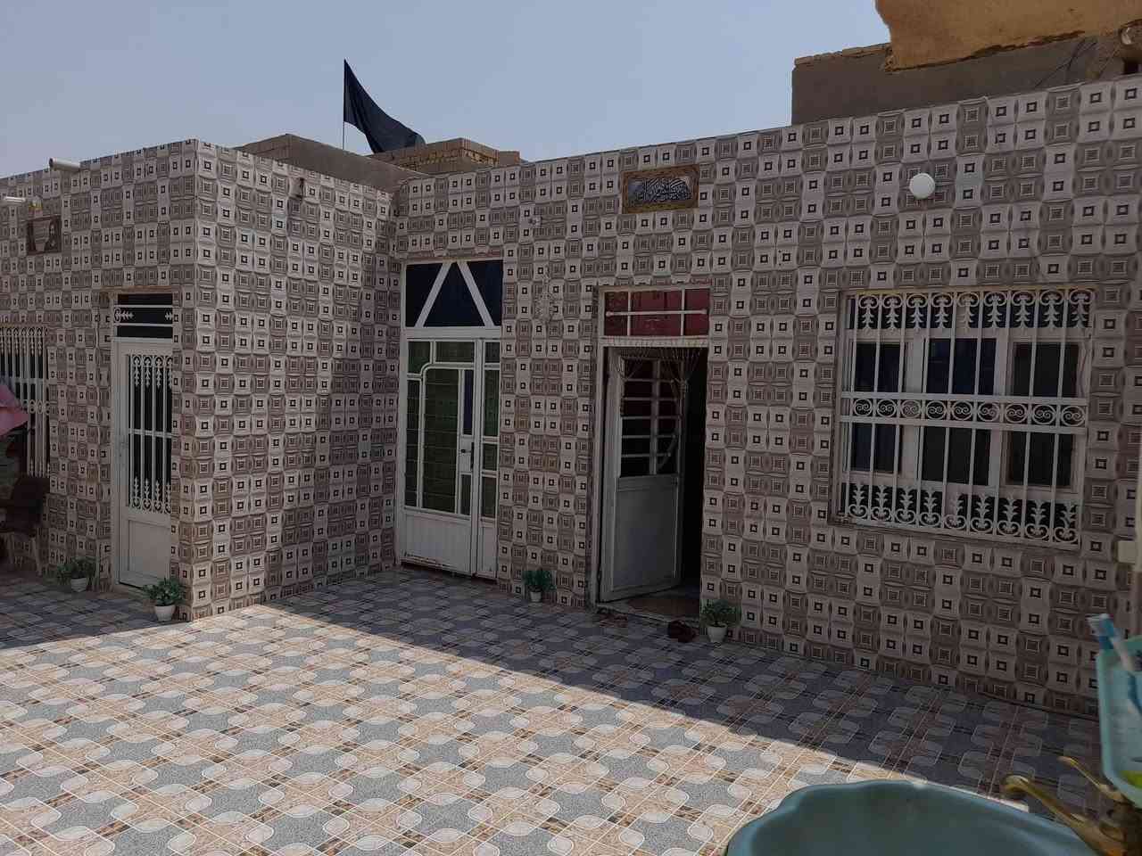 بيت لل بيع مساحته 250 متر طابو زراعي 
وبيه معامله بل بلديه مكانه بل طعيسات بضهر المدارس
يبعد عن الطابو 100 متر
يتكون البيت من ديوانيه وصاله 
وغرفتين ومطبخ ودرج وبيتونه 
بيت بلوك مطعم بطابوك حزامات
كله سيراميك 
وهاذه رقمي تخابر ونتفق ع سعر ونا خادم 
***********
