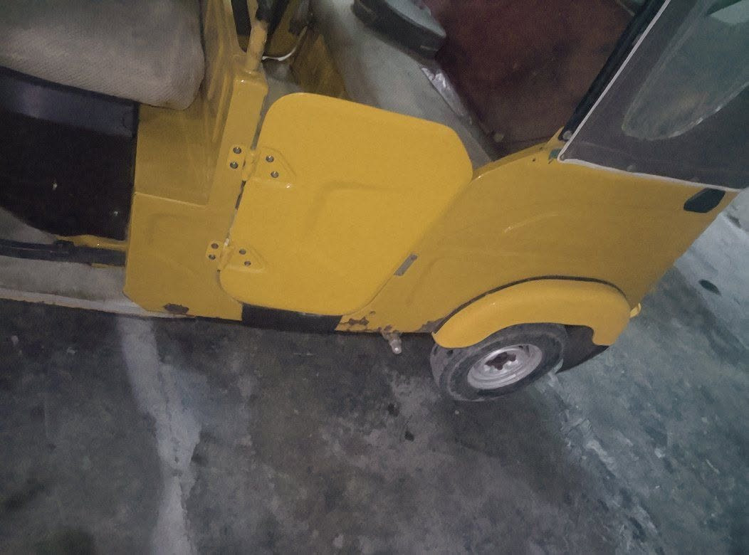 سلام عليكم تكتك 21بلاديه قطرت صبغ ومعجون ماكو بلادي بلاديه بس مكينه مجفته السعر 8و100وبيهه مجال قليل رقم ***********
