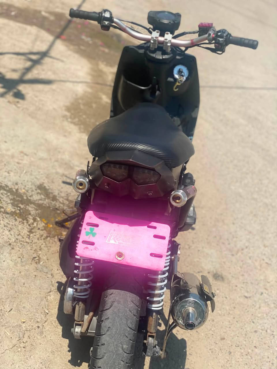سكنس جبلي دراجه ناشفه مزوده خارجي نضيفه
بيها صدر Dy وبيها فج اربع بساتم 
ستيرن كرزي وركب كرزي ويدات كرزي اصلي
بكلايت R6 اصلي
كبات شاصي اصلي
كلجات بلادي اصلي
غراضها كامله قبق هندر موجود
قبق جوزه رياضي اصلي
مكينه بلاديه
مكاني جزيره بغداد السياحيه سعر 1050
***********
