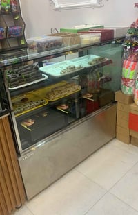 براد كيك وحلويات تركي للبيع نظيف + ماطوره جديد وكبير للاستفسار 0782122...