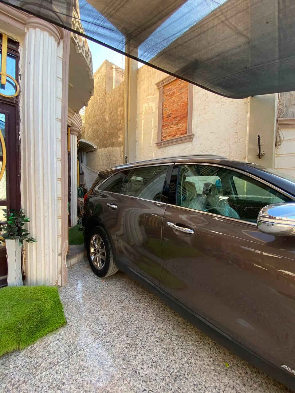 سلام عليكم للبيع سورنتو ٢٠١٩ رقم بغداد دولي بسمي سياره جاهزه من كلشي كير مكينه حداديه تبريد تخم تاير جديد 
٦ سلندر ٧ راكب 
فور ويل 
وضعيات قياده كامره امامي كامره خلفي 
كراسي جلد + كهرباء 
هاي مواصفاته الضرر حافه البنيد والجاملغ بدون داخل صور الحادث وسونار بل منشور 
السعر ١٩٥ وبي مجال 
*********** مكان سياره كربلاء
