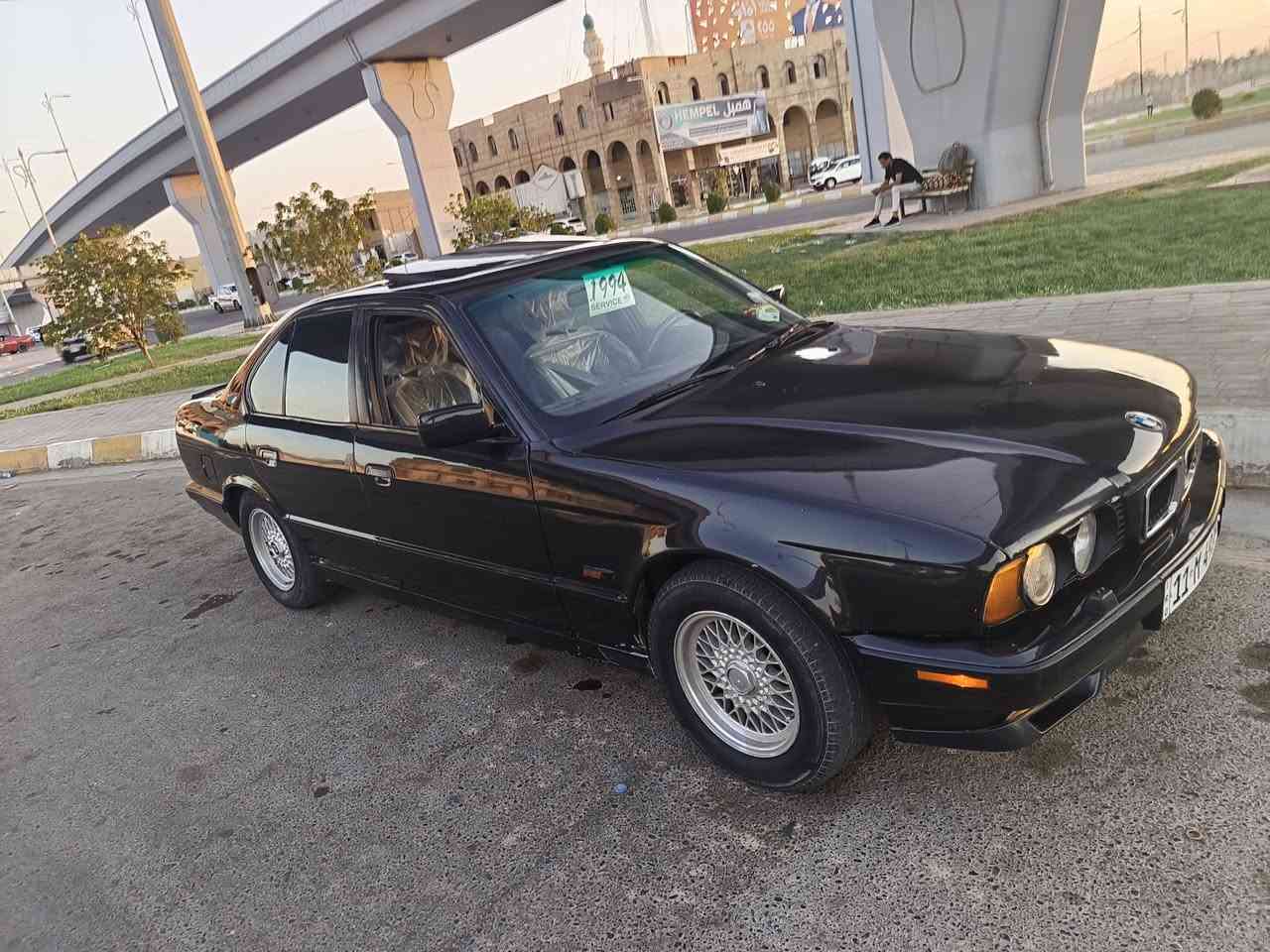 بئم 525مديل 1994
محرك مسكر تك فانوس 
كير محرك شرط تبريد
 رقم وهزاه جديد بغداد الدولي 
سلايت 
مكاني تكريت
سعر 65وبيها مجال بصيط
***********
