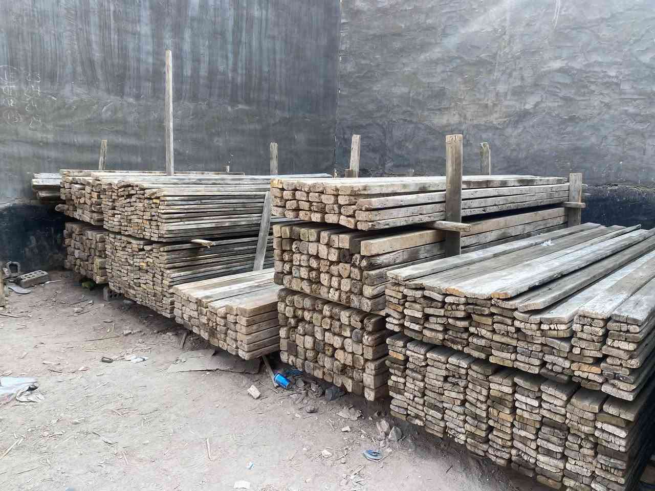 قالب خشب للبيع يدك مساحه 500 متر العدد 24 مكعب اله ربع
العنوان حله 
***********
***********
