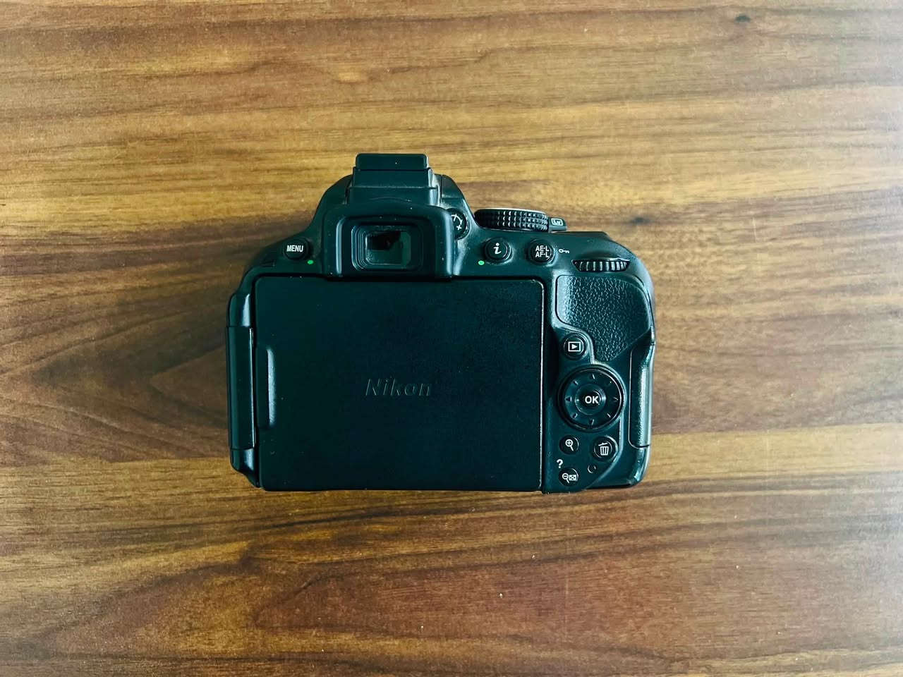 Nikon D5300
📸 الكاميرا بحالة ممتازة ونظيفة، استخدام شخصي.

المواصفات والملحقات:
✅ عدسة أصلية Nikon AF-P DX 18-55mm VR
✅ بطارية أصلية
✅ شاحن أصلي
✅ حزام Nikon أصلي
✅ حقيبة كاميرا

📷 الكاميرا تعمل بكفاءة تامة، ومناسبة للتصوير الفوتوغرافي والفيديو.

💰 السعر: خاص . 

📞 واتساب: ***********
