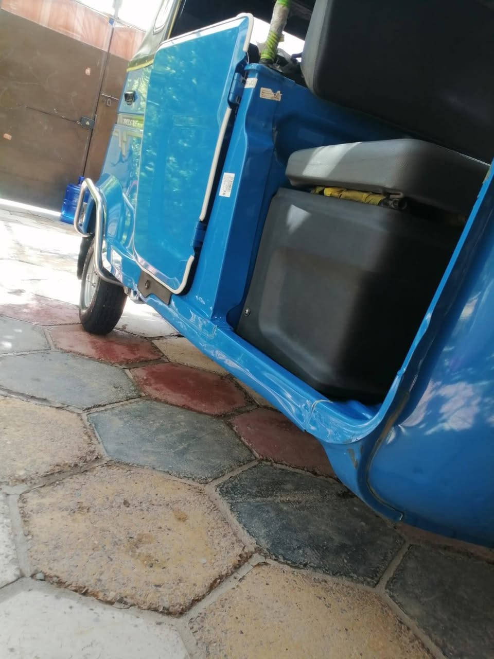 سلام عليكم
مكلف بالنشر 
تكتك TVS موديل 21اوارق كامله ومكفوله كفاله عامه  المكينه ممفتوح برغي بيهه عله وضع الشركه  وتجي وتشوف بعينك النظافه وتحكم فقط الجامه بيهه فطر
السعر 6500 وبيهه مجال قليل
للاستفسار 
رقم صاحب التكتك ***********
