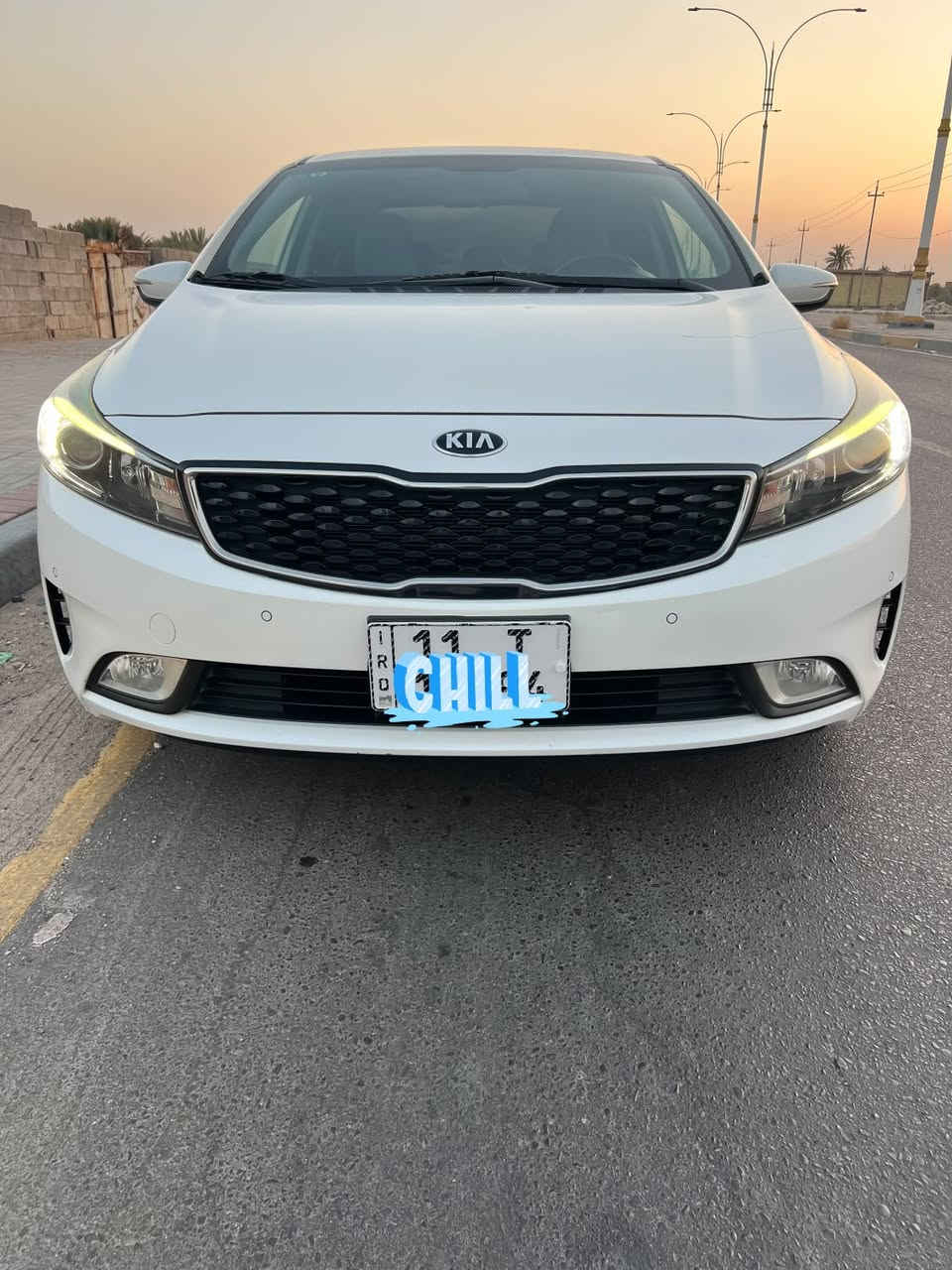 السلام عليكم سيراتو 2018 كفاله عامه رقم بغداد بسمي
شاشه 
حساسات 
مري شفط 
لد امامي 
سياره جديده كلش 
الف ما ذب عليه ماشيه 120 
مكان سياره سماوه 
السعر 139 قفل بس الاى يدور جديد خل يتصل خاص ما جاوب 

‭***********‬

نص مكتوب في الصور:
- CHILL
