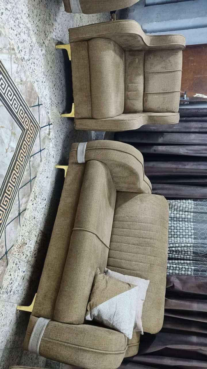 تخم 10 مقاعد اخو جديد اي ضرر مابي نضافه فووول خشب بلوك ثكيل تكمه سعر 270 بي مجال مكان البياع *********** يوجد واتساب

