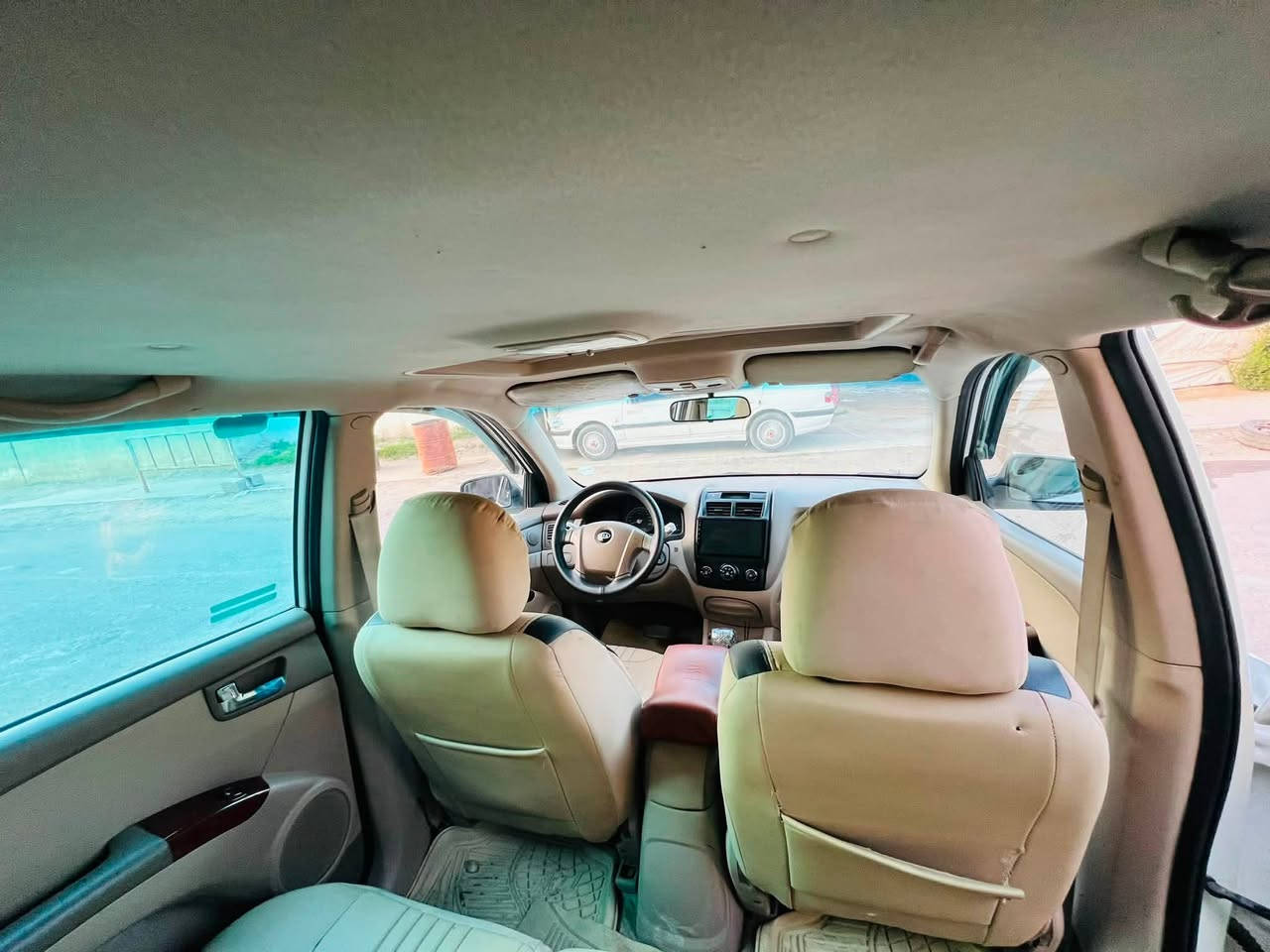 ش 🚘 للبيع | كيا سبورتج 2009 🚘

✅ الموديل: 2009
✅ رقم صلاح الدين (ألماني).
✅ اللون: أبيض.
✅ فول مواصفات.
✅ شاشة سستم.
✅ نيكل كامل.
✅ تايرات جديدة.
✅ صدر طبة.
✅ محرك شرط.
✅ كير شرط.
✅ السيارة مكفولة من الصبغ والتعديل.
✅ المكيف بارد جدًا.

ملاحظة:
يوجد طعجة بسيطة في البنيّة فقط، ولم يتم تعديلها.

📞 للاستفسار: ***********

السيارة نظيفة وجاهزة، والله يبارك لصاحب النصيب.
