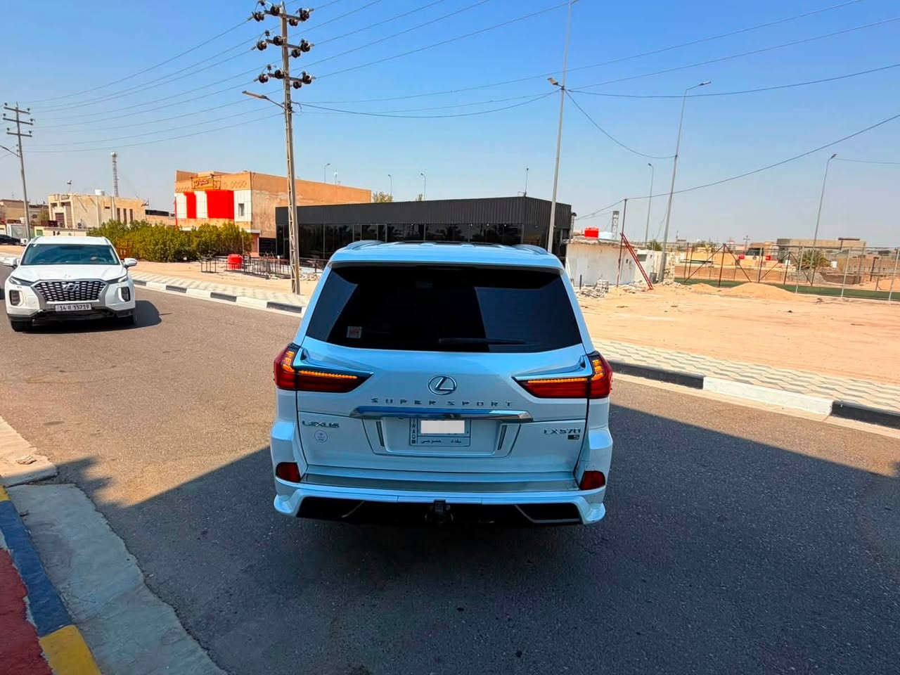 السلام عليكم اخوان. عشاق النضافة وللبيع او المراوس حسب القناعة 
السياره الكزس 

LX - LX570 🪬

بريم اصل 2018 

🌺
رقم بغداد

سياره كير مكينه تخم تاير. كله جديده بشرط الفحص سياره بلحقيقه احله من الصور   

السياره مكفوله كفالة  صبغ بارد.  تبديل ضربه جديده بمعنى الكلمه 

الموصفات والسعر 

الفئه بريم اصل 
داخل قرميدي 

كشنات جلد. 

كشنات كهرباء 

تشغيل بعد 

هندبريك دكمه 

جنطه شفط 

3 شاشات 

ويل كروم 

مكينه 8 سلندر 570

رادار 

مري شفط 

لد امامي 

ثلاجه 

5 بصمات 

جنطه كهرباء 

كشنات تدفئه تبريد 
 

وبيه هواي موصفات يرادله جريده 

وبلعافيه عليشتريها.  سياره بيه نعومه وتراي كله جديد 

وصيانته كله بشركه 

هاتف ***********
هاتف ***********

العنوان / البصره 

السعر / 625 وبيه مجال 
وبيه مجال شوفه.  ومن الله التوفيق. 🌺🌺🌺🌺🌺
