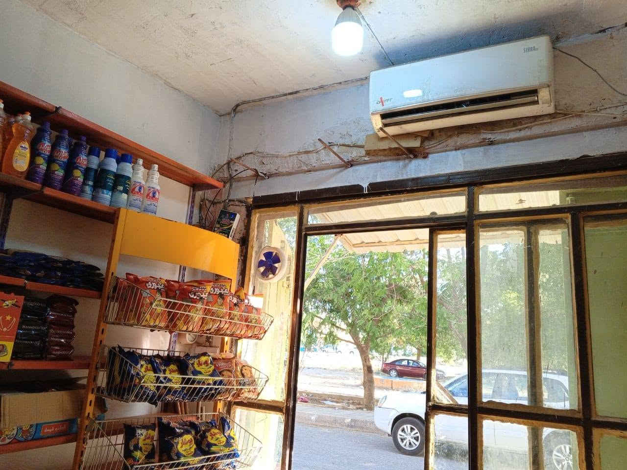 السلام عليكم
للبيع
باترينيه 
ميز 
عارضه جبس 
التواصل ***********
