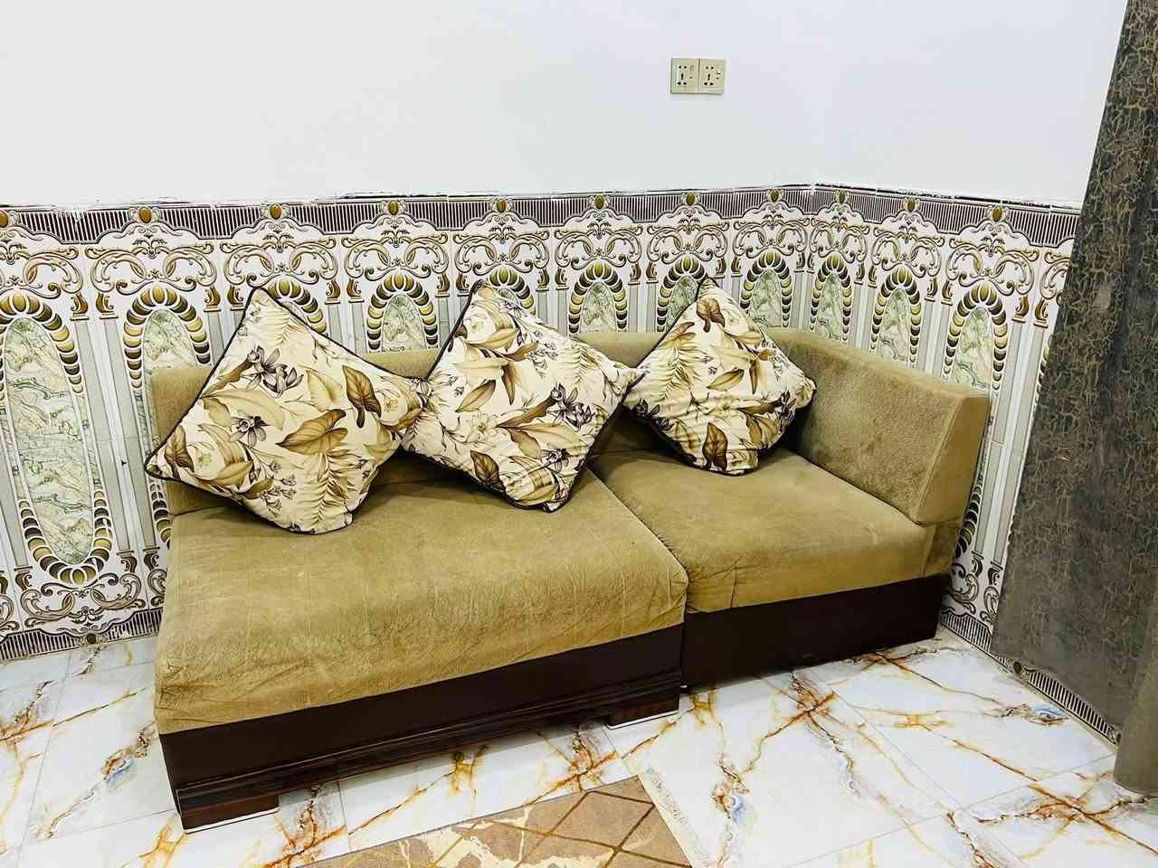 تخم تركي تظيف ١٠ مقاعد 
فقط وحده منهم يرادلها ترتيب ب٣٠٠ وبي مجال
***********
