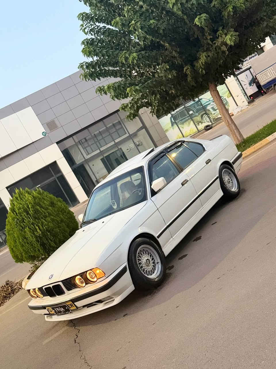 بي ام E34 • ٥٢٥ • توماتيك